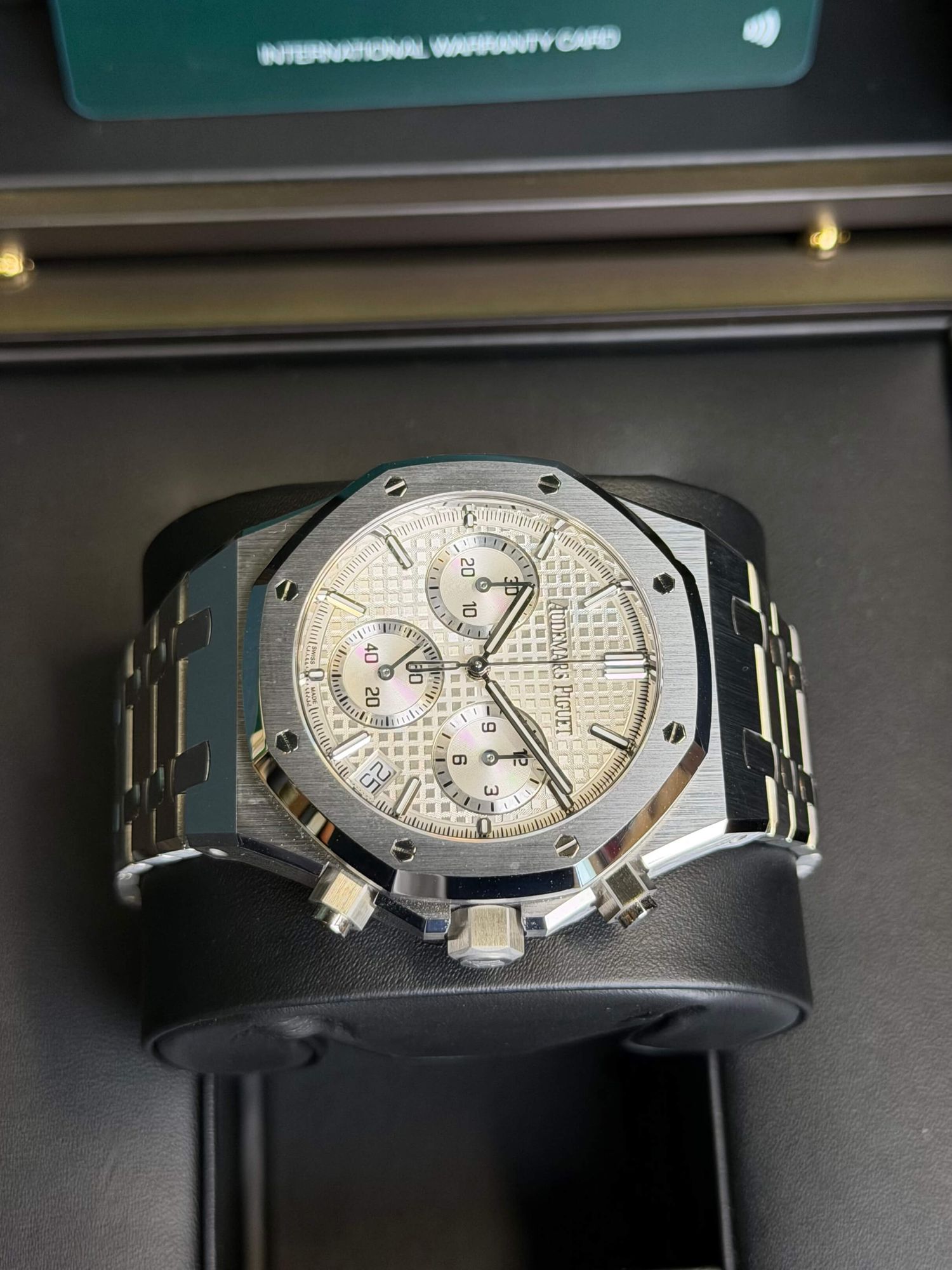 Watchrr - Authentic luxury watch