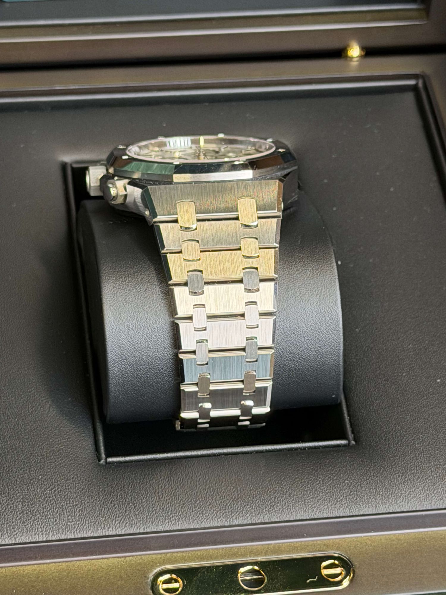 Watchrr - Authentic luxury watch