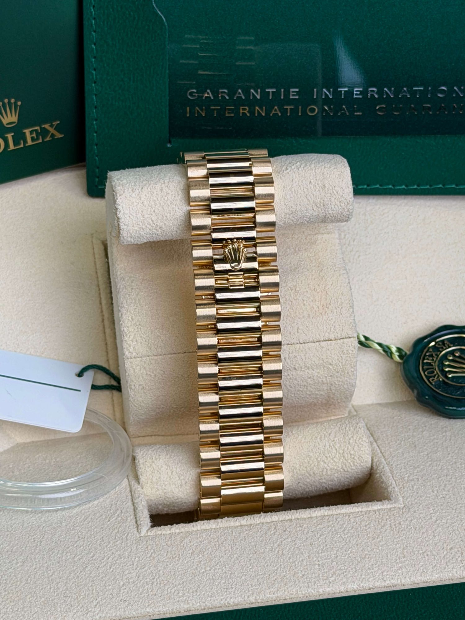 Watchrr - Authentic luxury watch