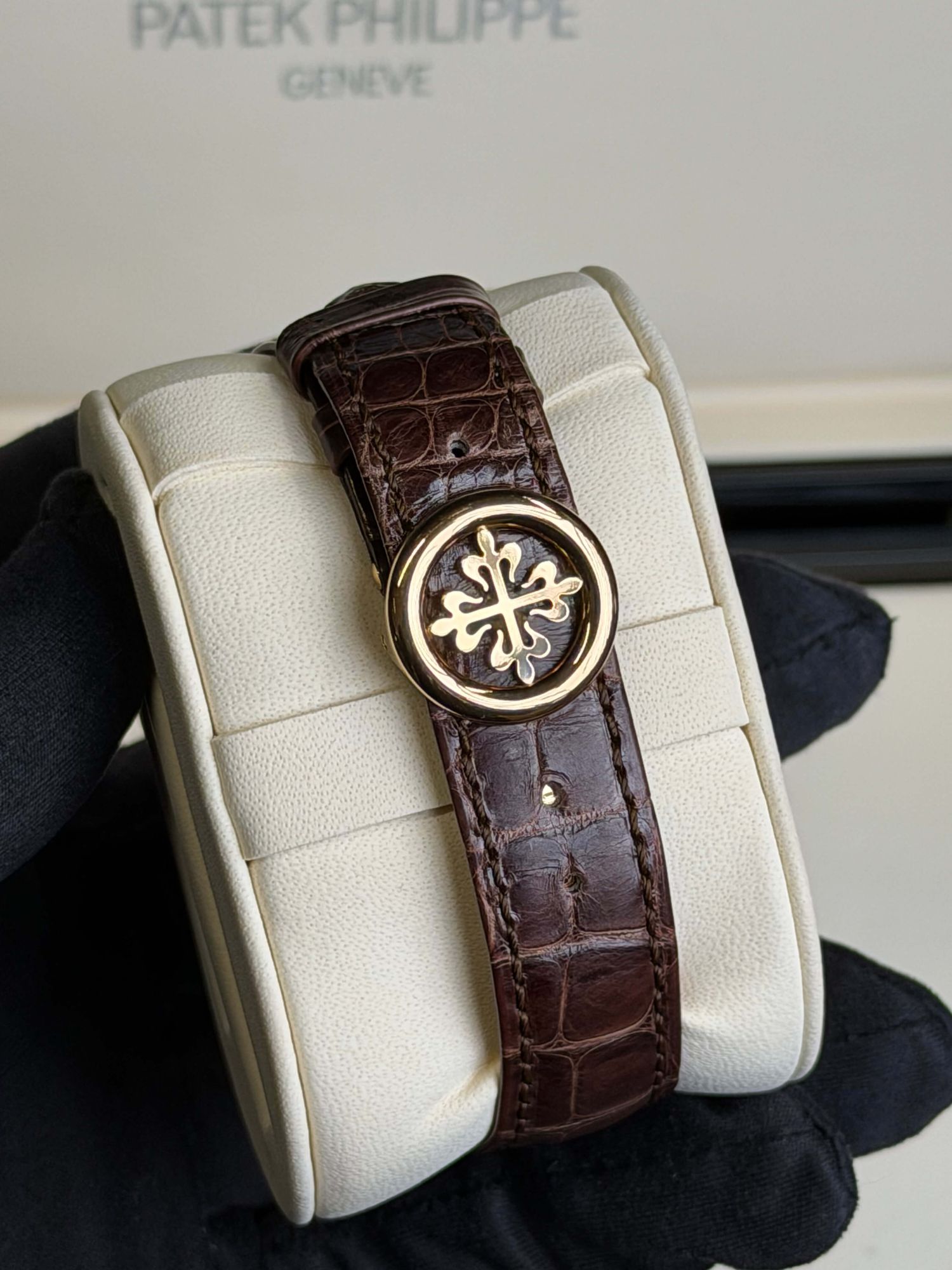 Watchrr - Authentic luxury watch