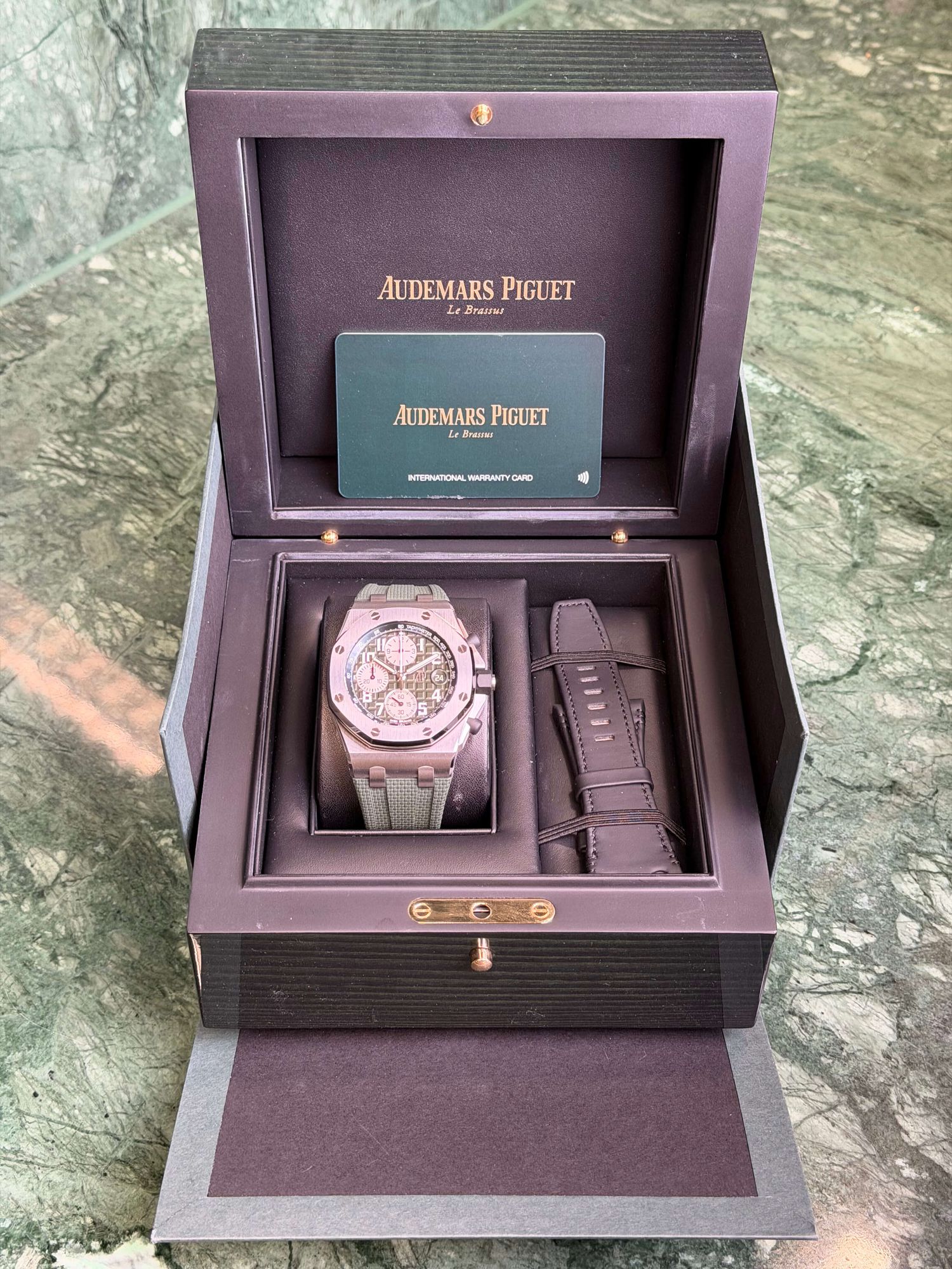 Watchrr - Authentic luxury watch