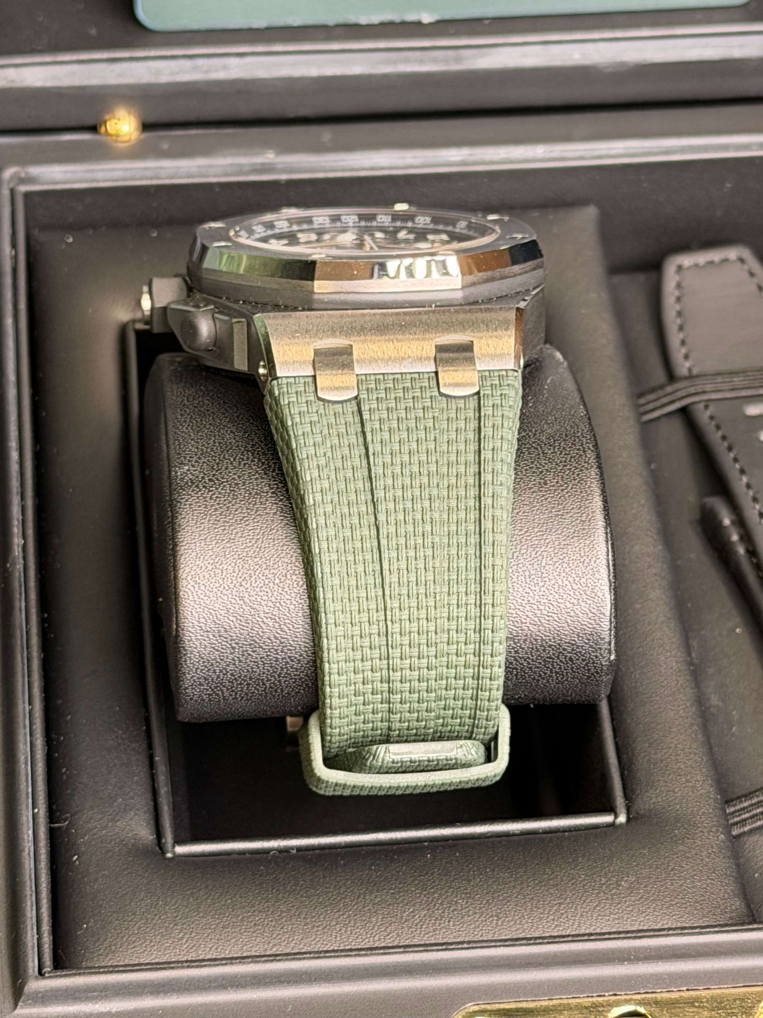 Watchrr - Authentic luxury watch