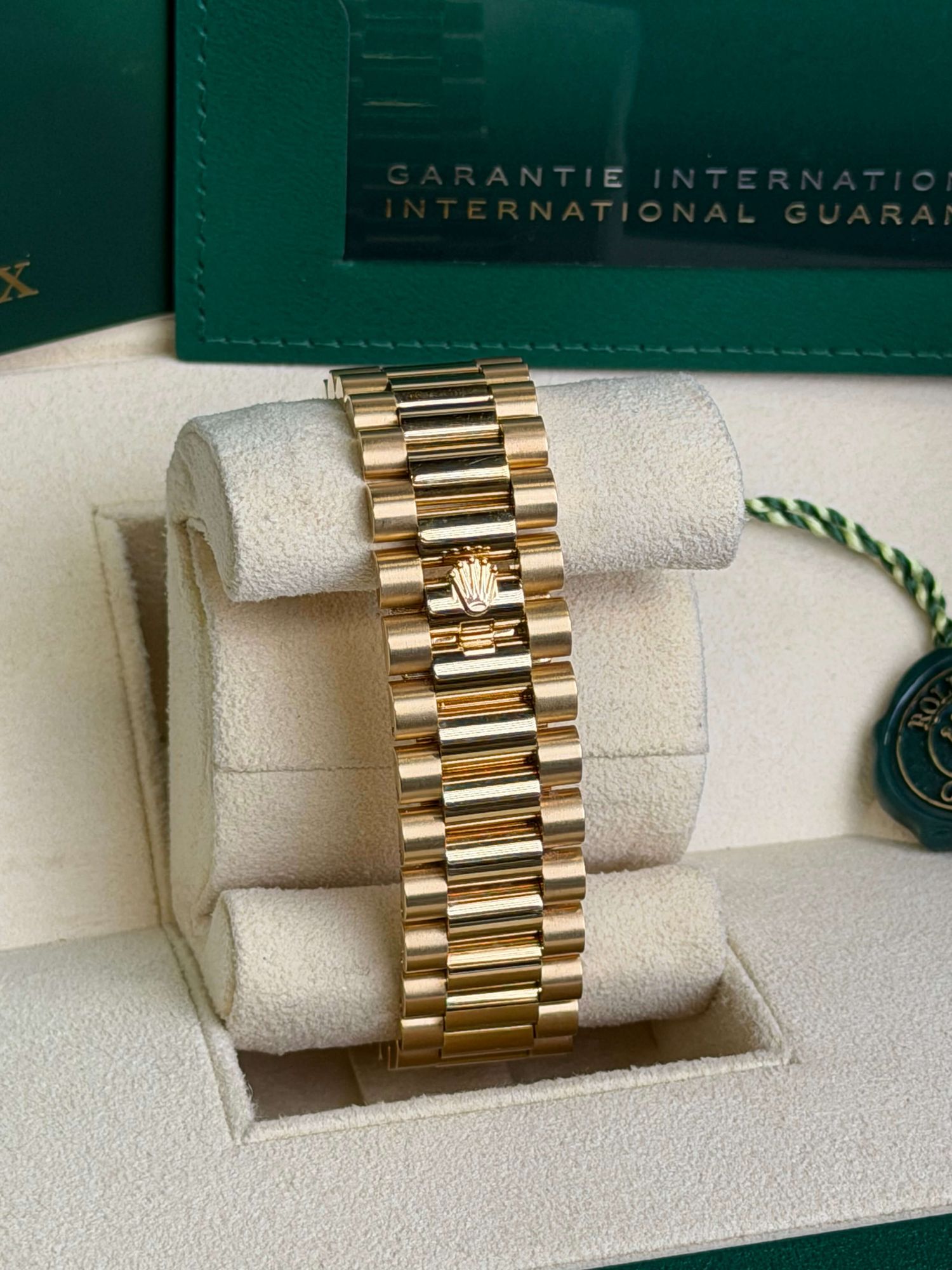 Watchrr - Authentic luxury watch