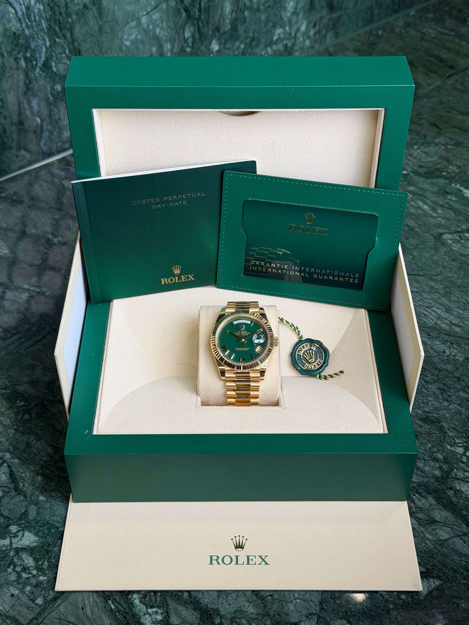 Watchrr - Authentic luxury watch