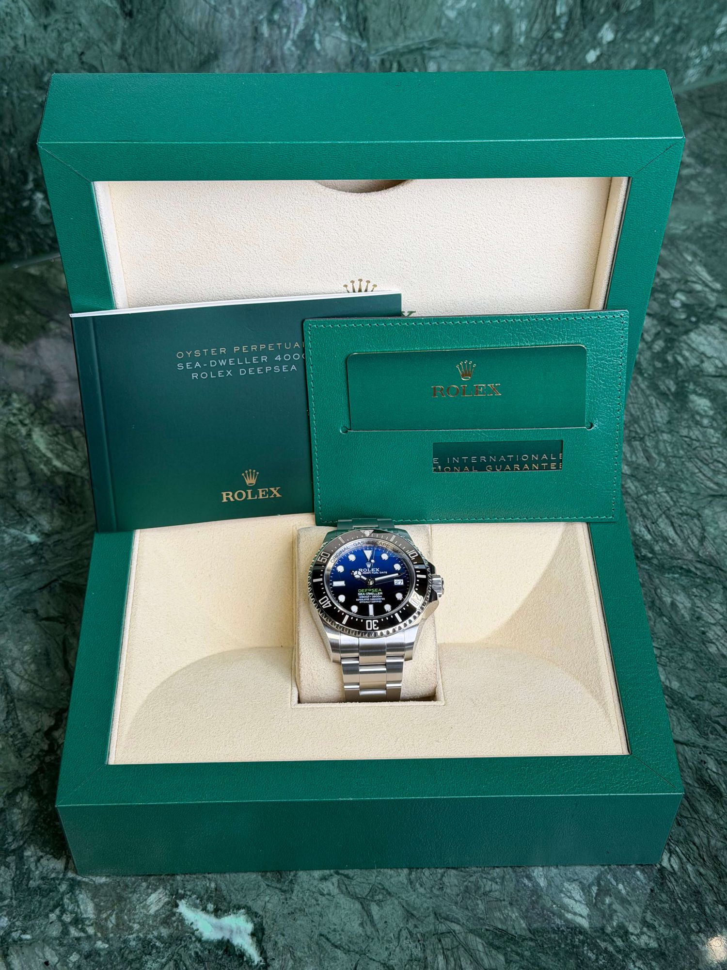 Watchrr - Authentic luxury watch