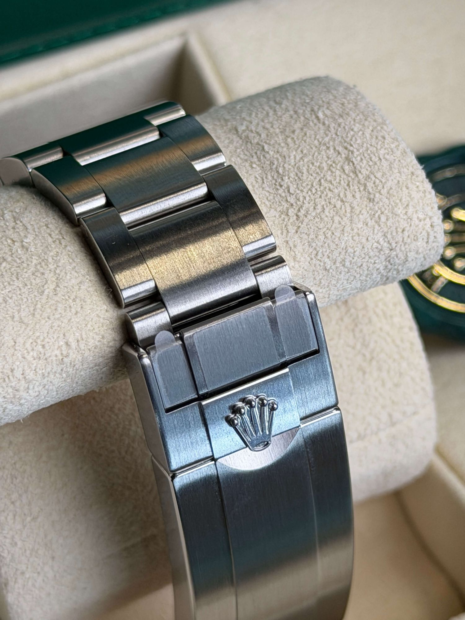 Watchrr - Authentic luxury watch