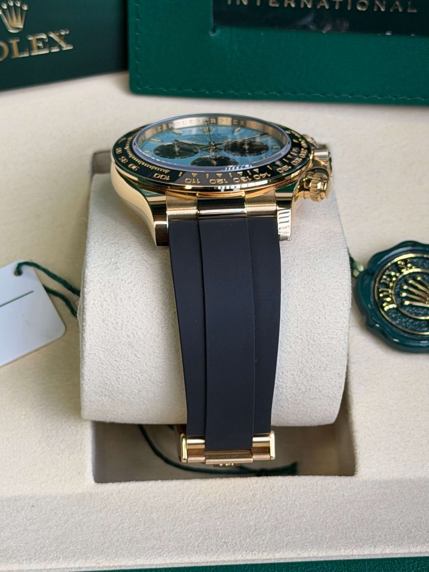 Watchrr - Authentic luxury watch