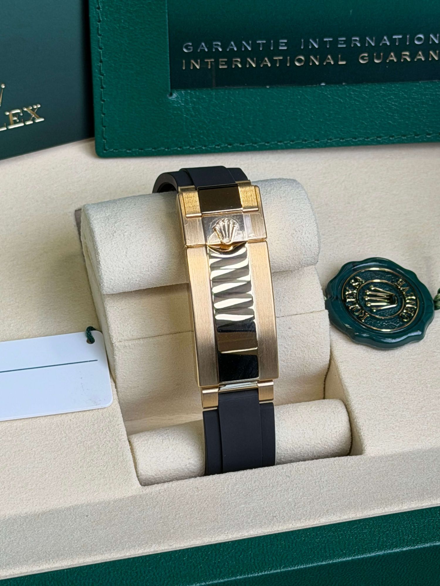 Watchrr - Authentic luxury watch