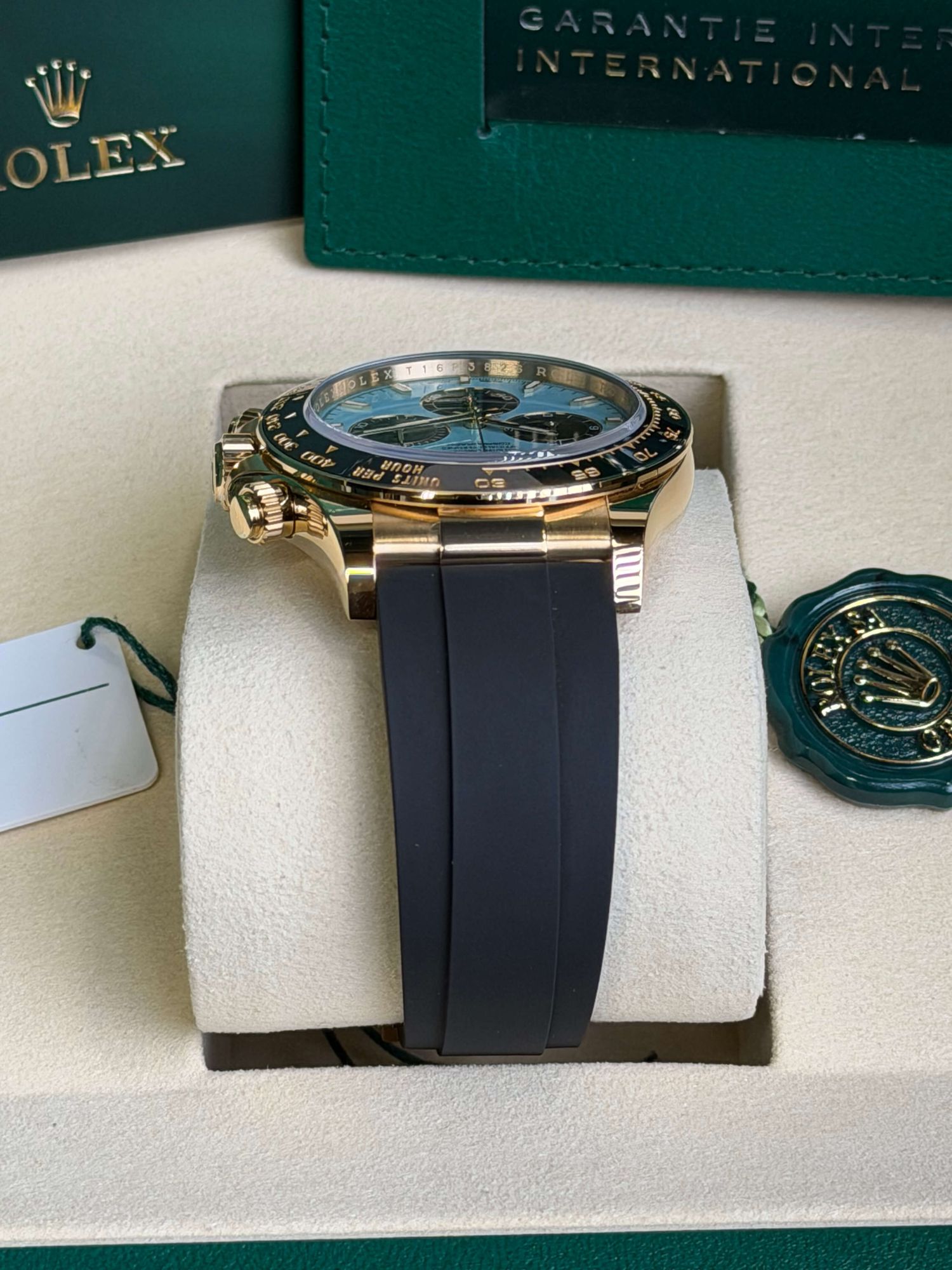 Watchrr - Authentic luxury watch