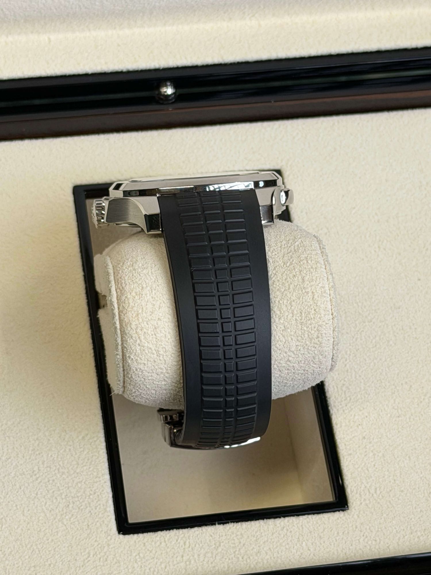 Watchrr - Authentic luxury watch