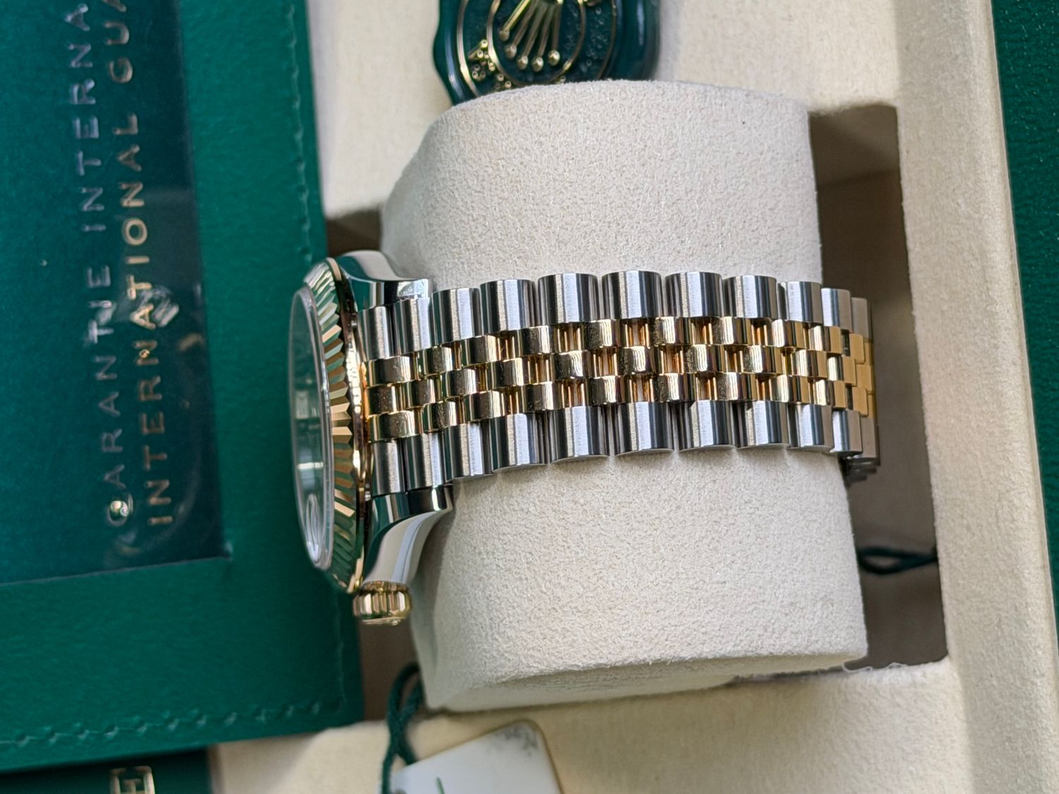 Watchrr - Authentic luxury watch