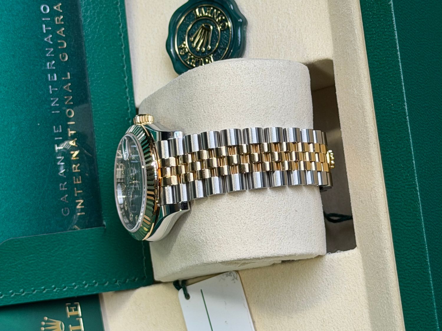 Watchrr - Authentic luxury watch