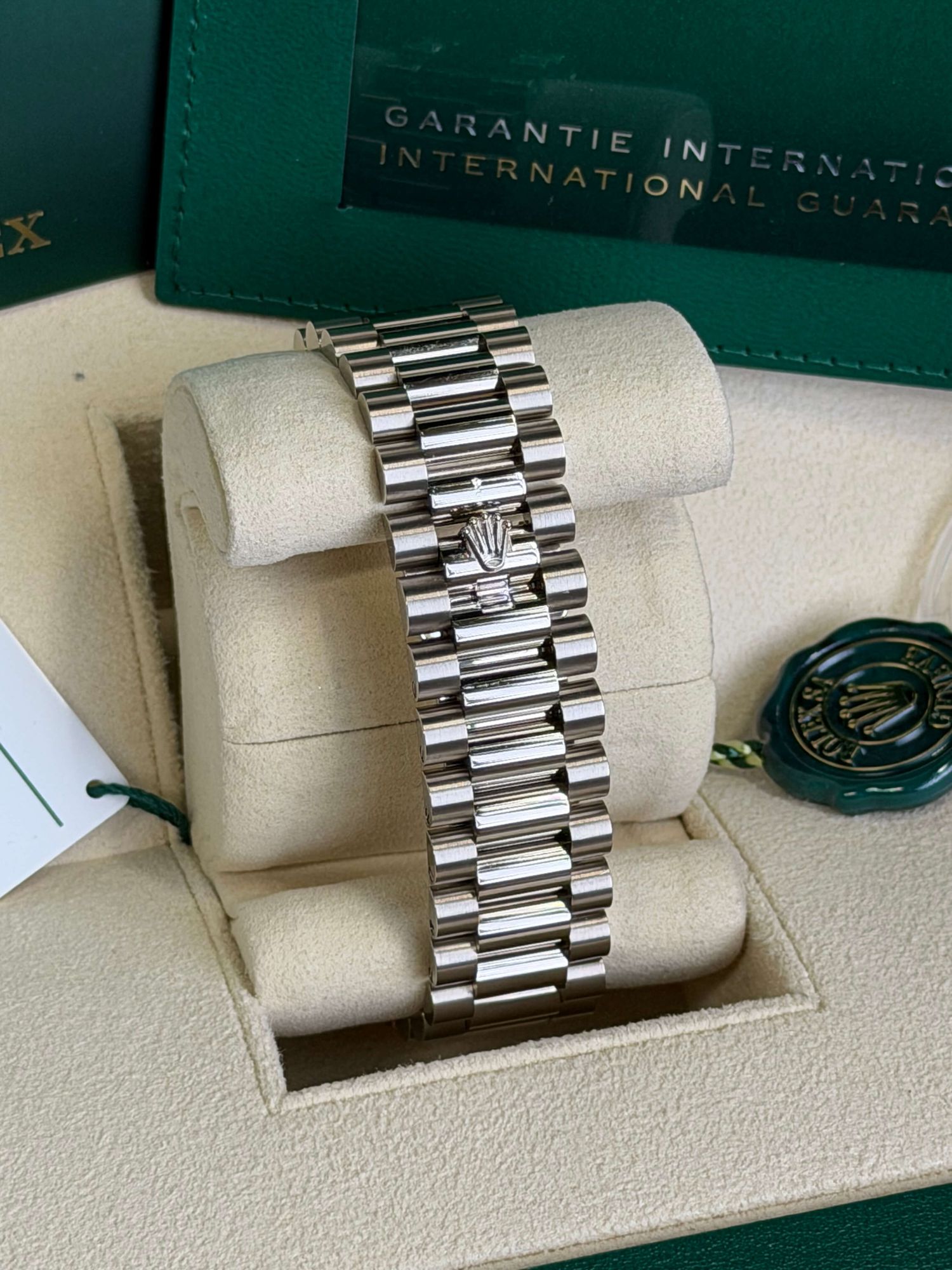 Watchrr - Authentic luxury watch