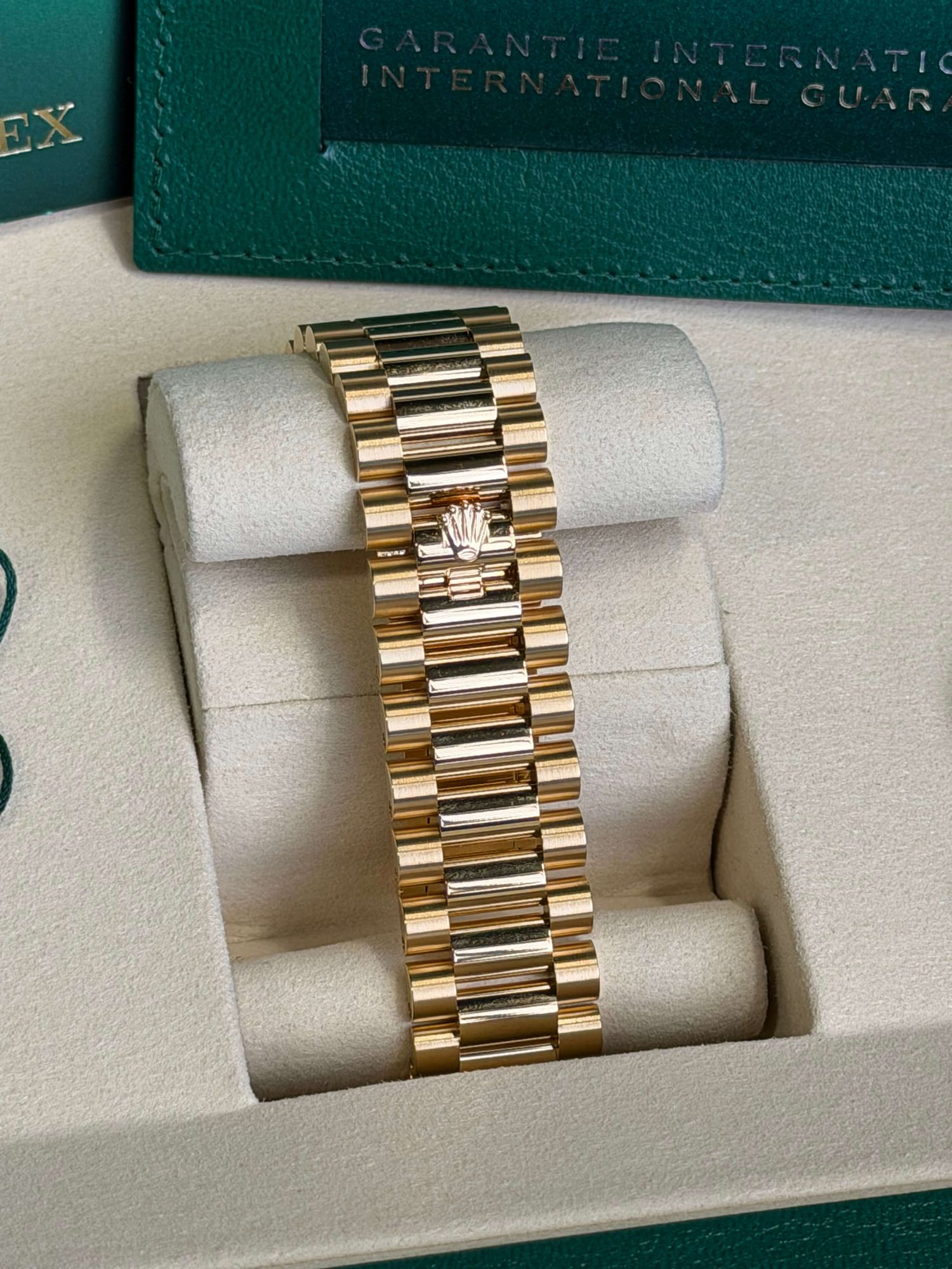 Watchrr - Authentic luxury watch