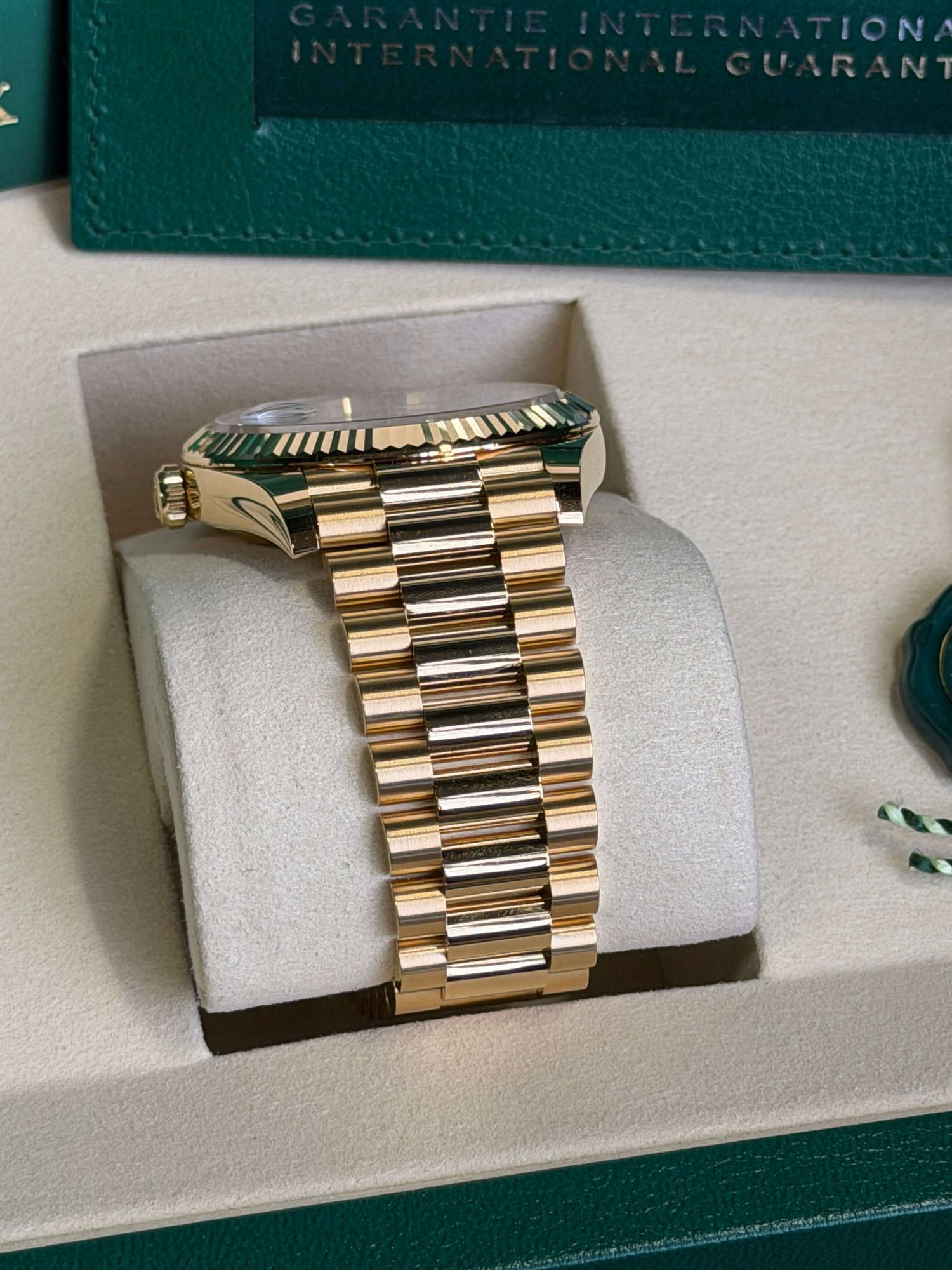 Watchrr - Authentic luxury watch