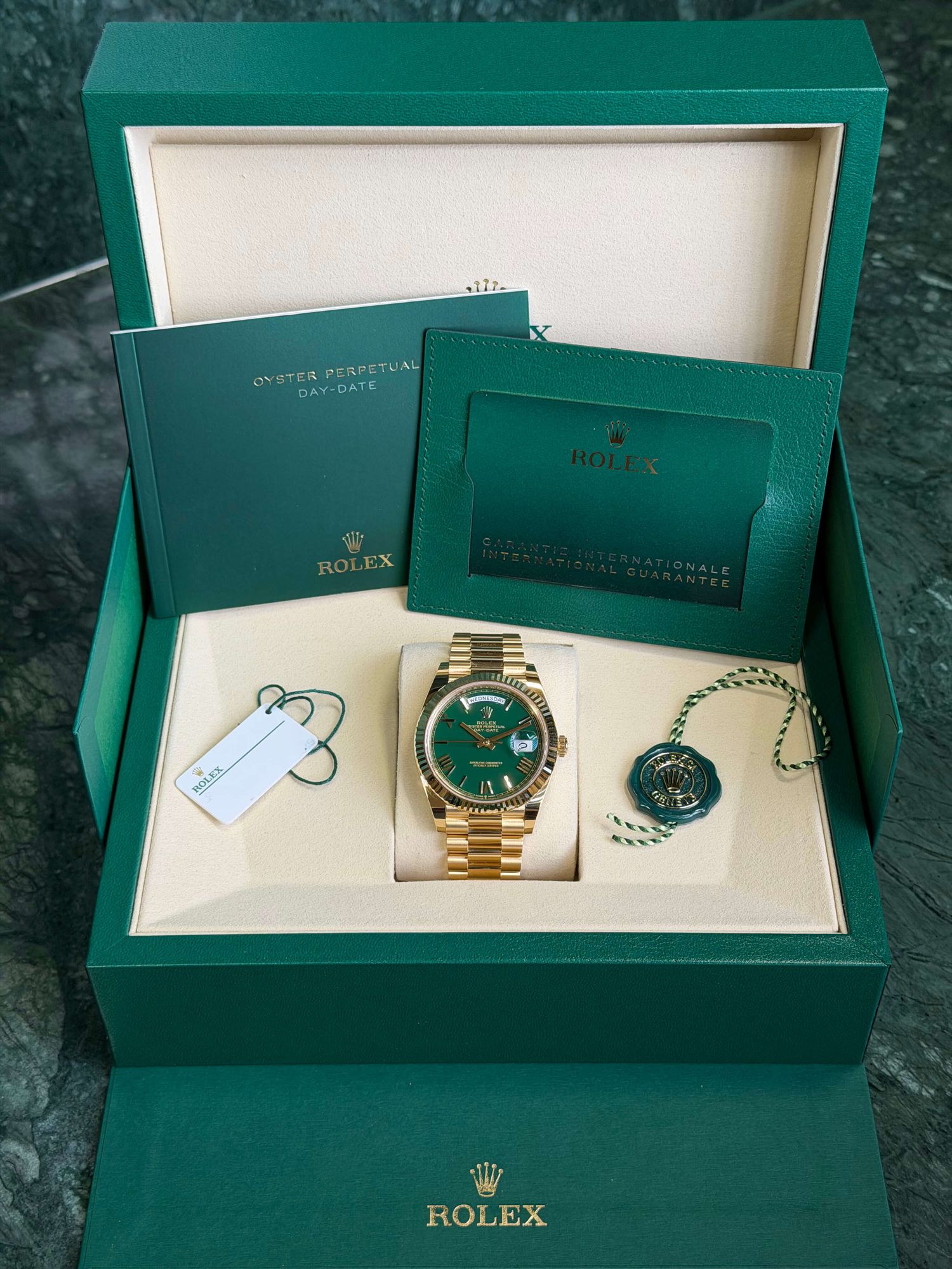 Watchrr - Authentic luxury watch