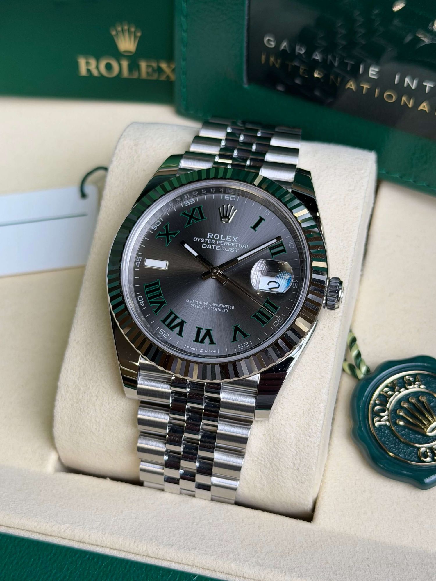 Watchrr - Authentic luxury watch