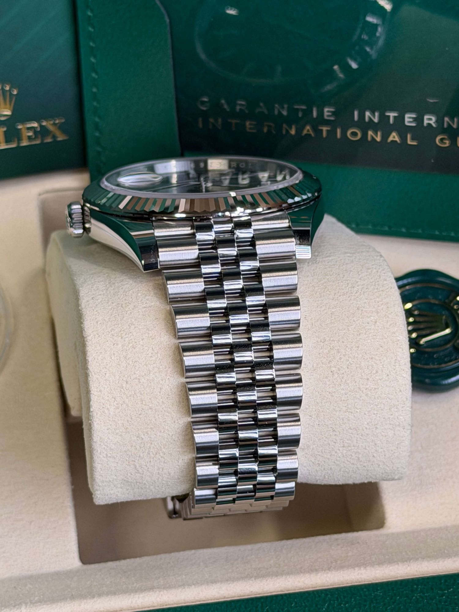 Watchrr - Authentic luxury watch