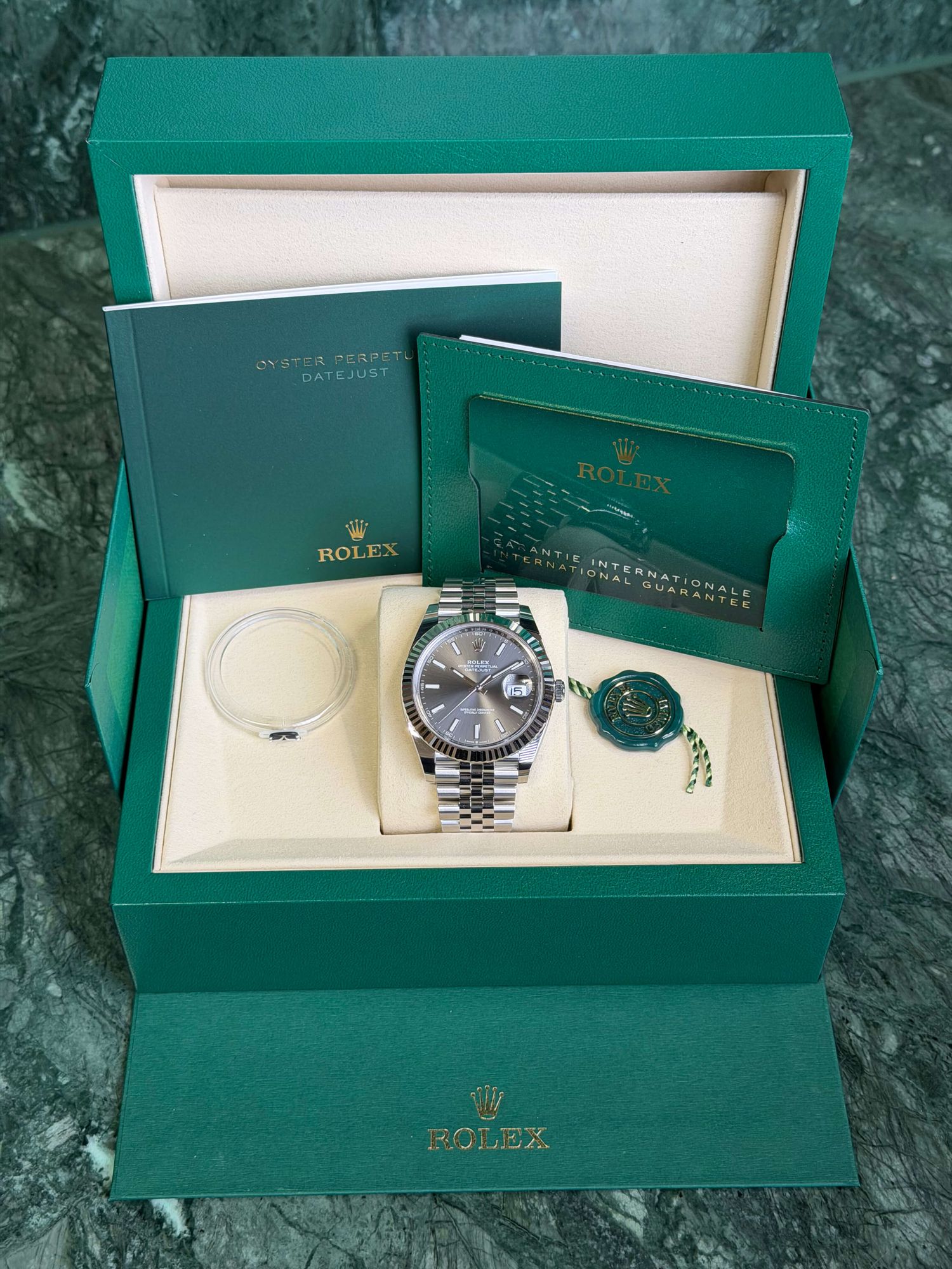 Watchrr - Authentic luxury watch