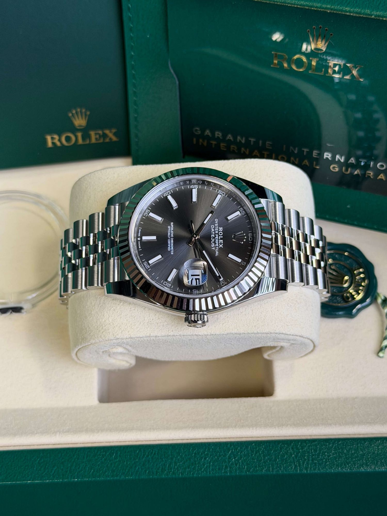 Watchrr - Authentic luxury watch