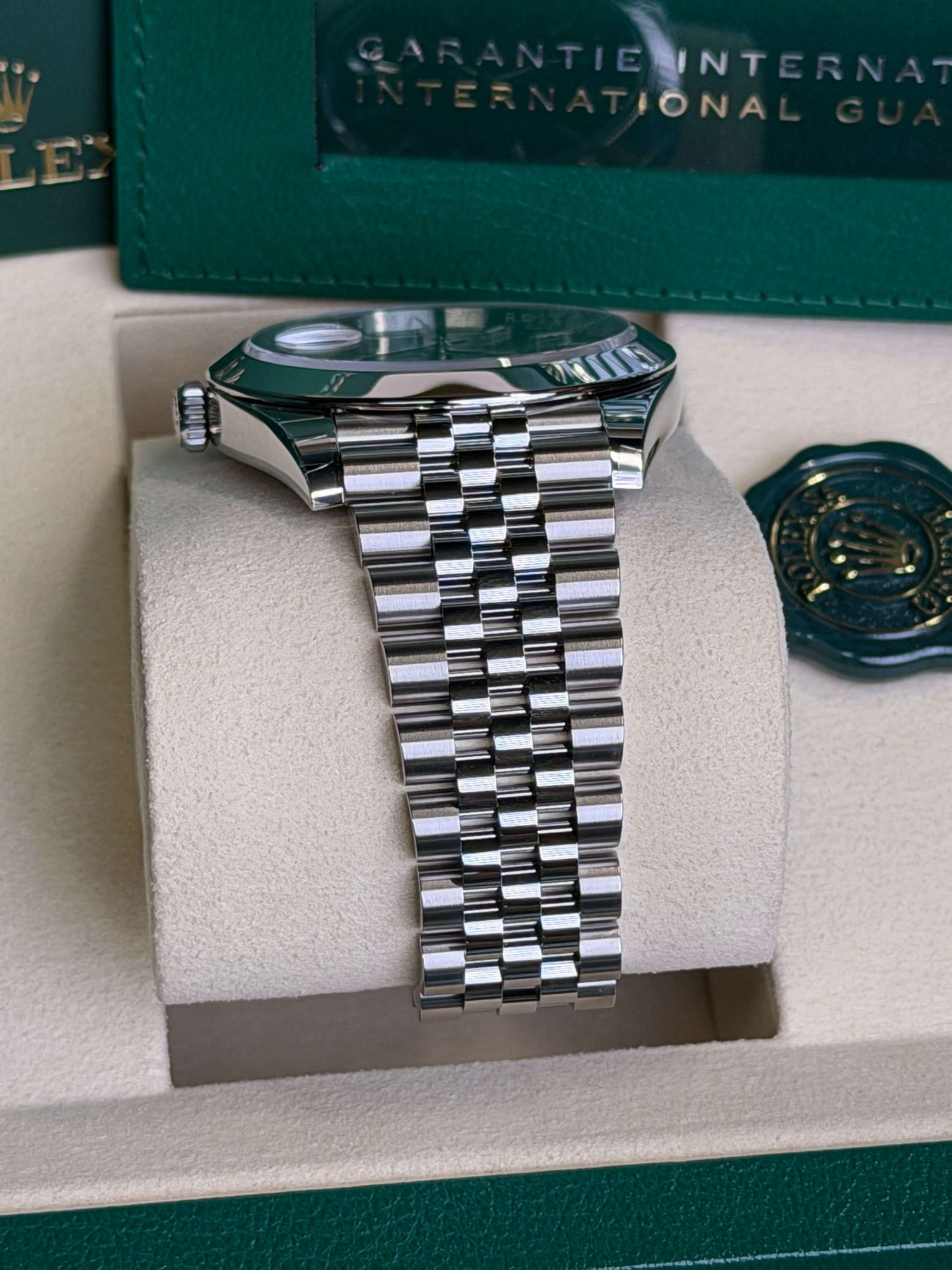 Watchrr - Authentic luxury watch