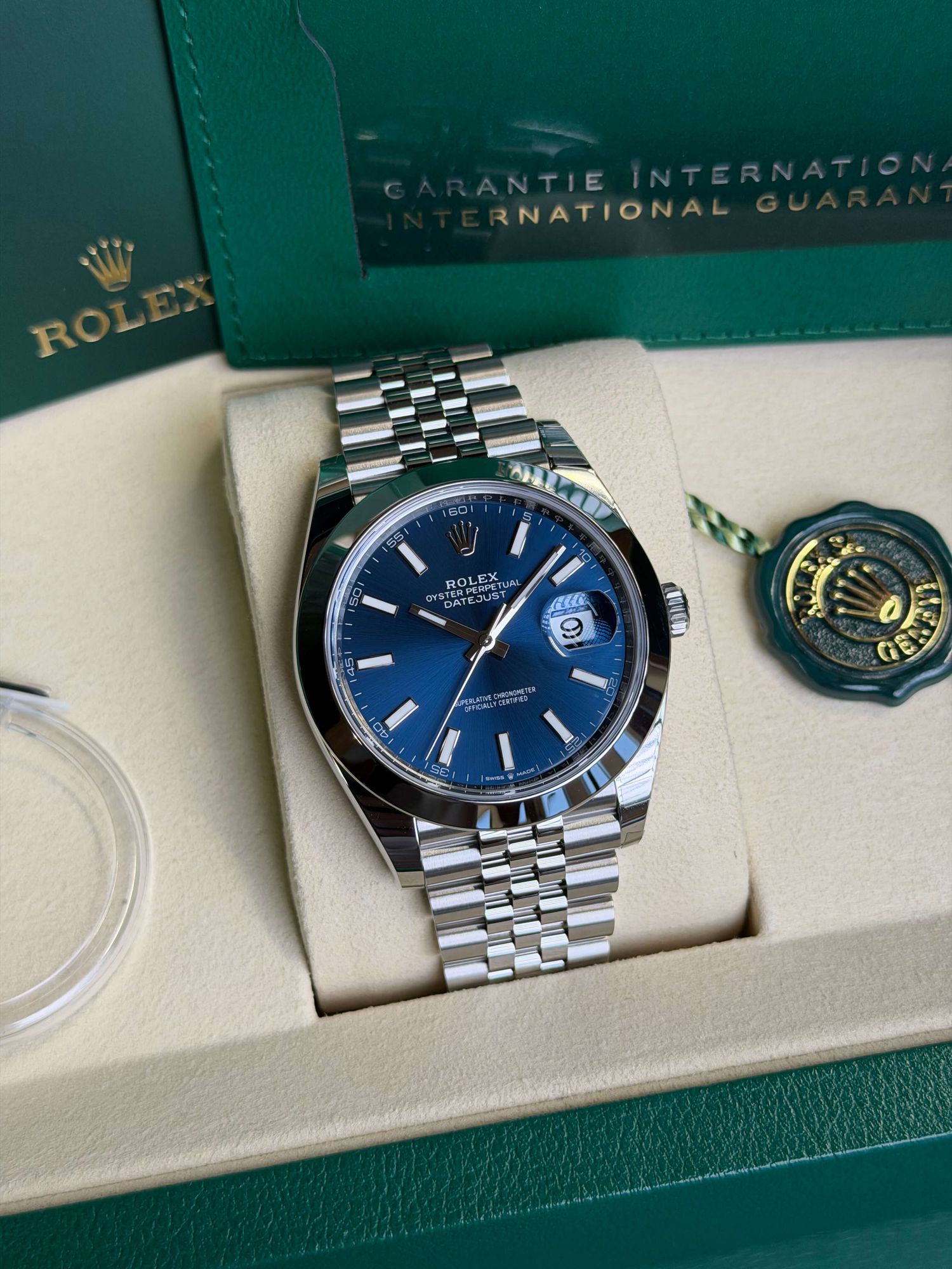 Watchrr - Authentic luxury watch