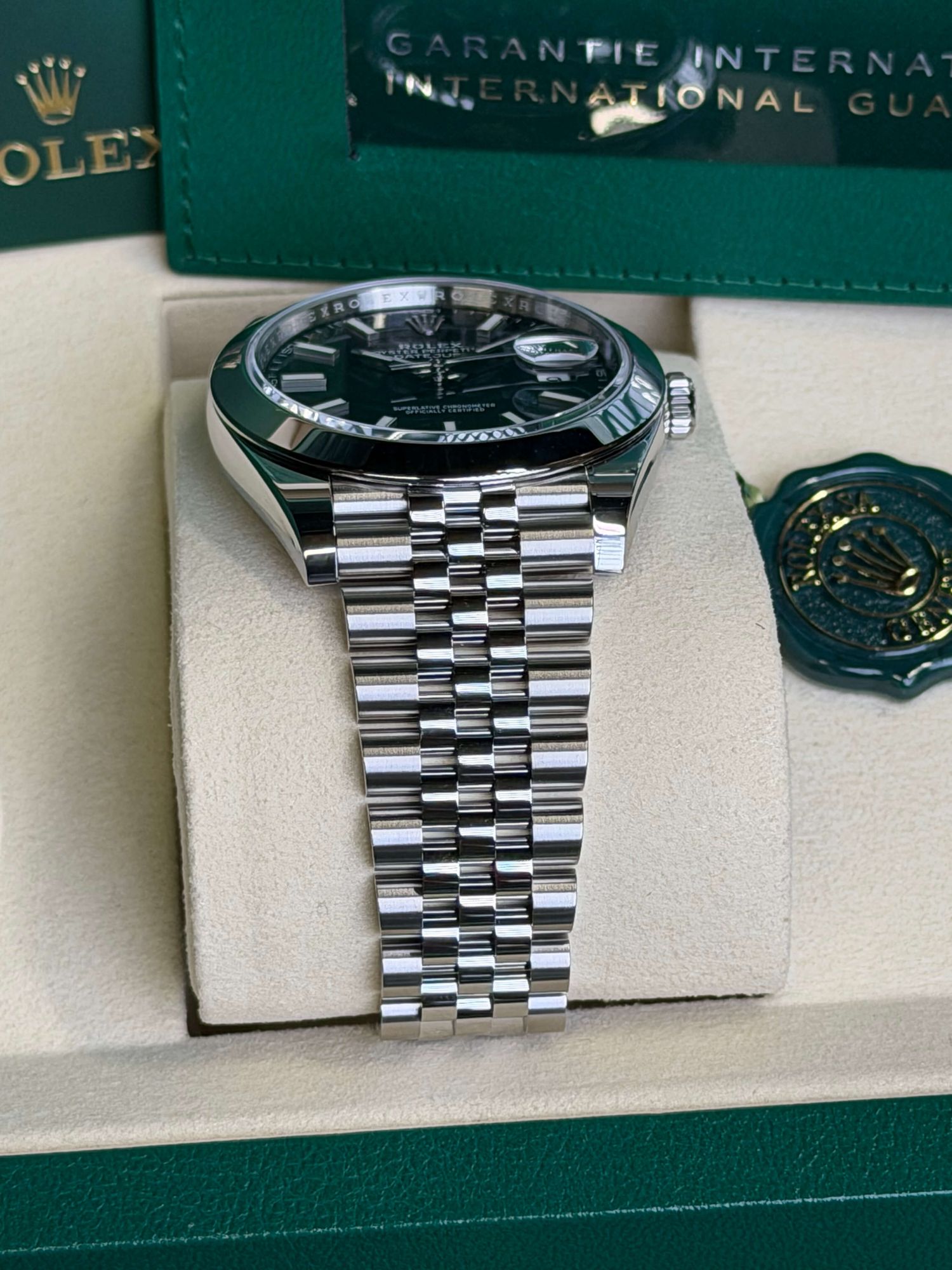 Watchrr - Authentic luxury watch