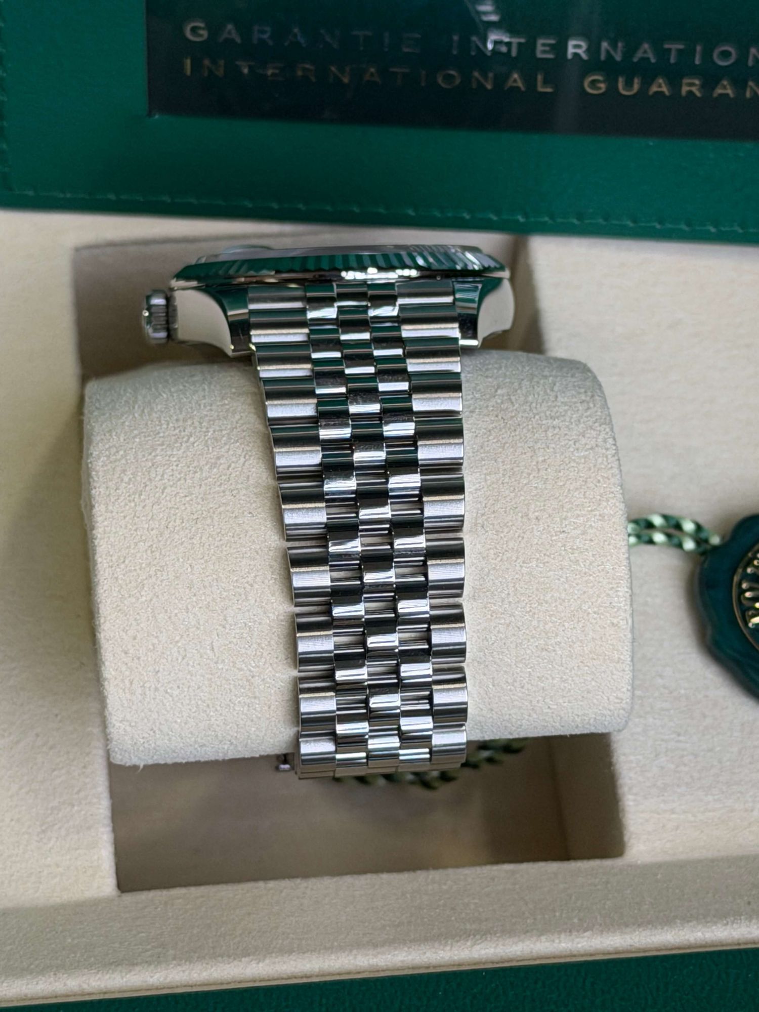 Watchrr - Authentic luxury watch