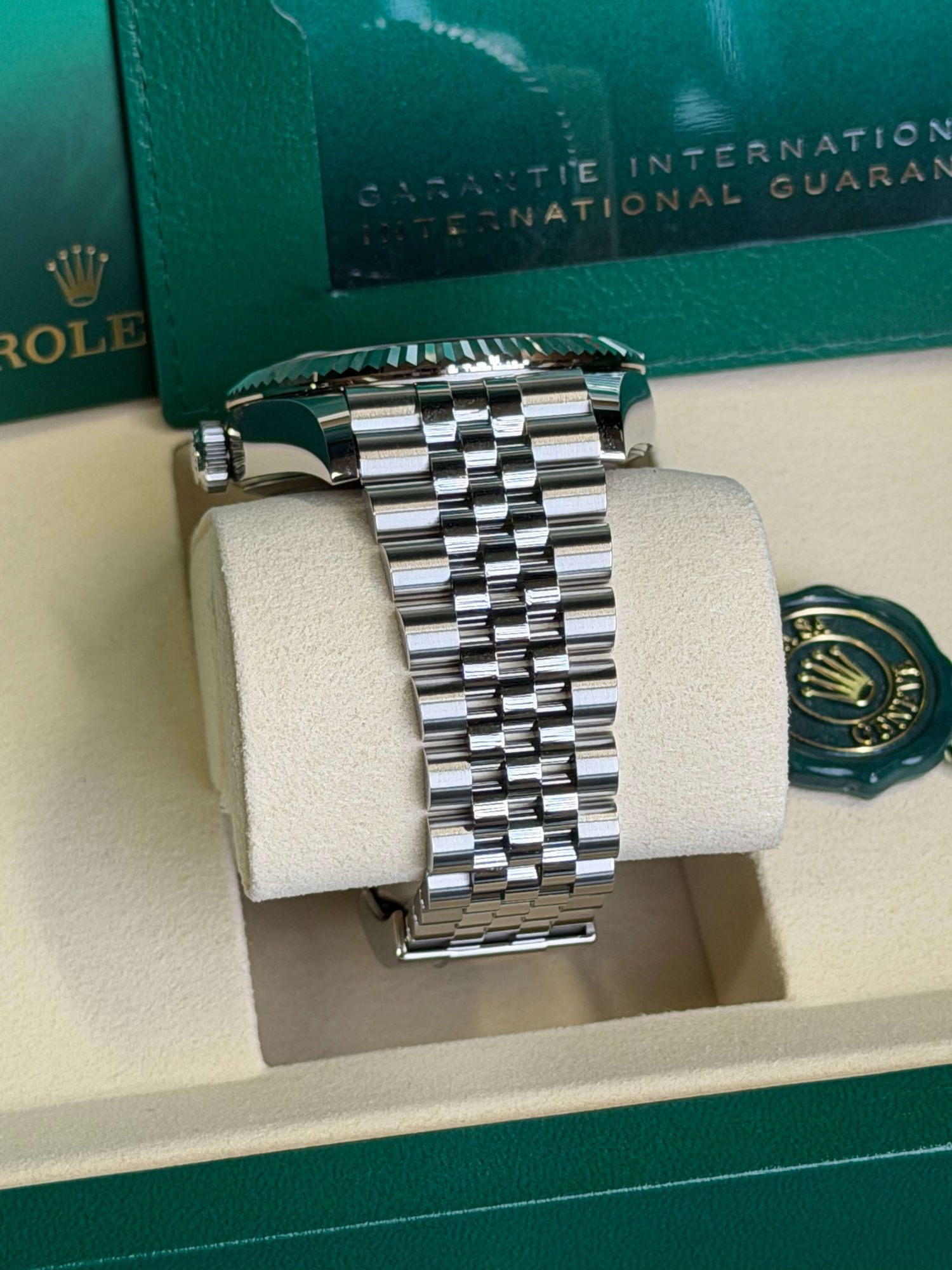 Watchrr - Authentic luxury watch