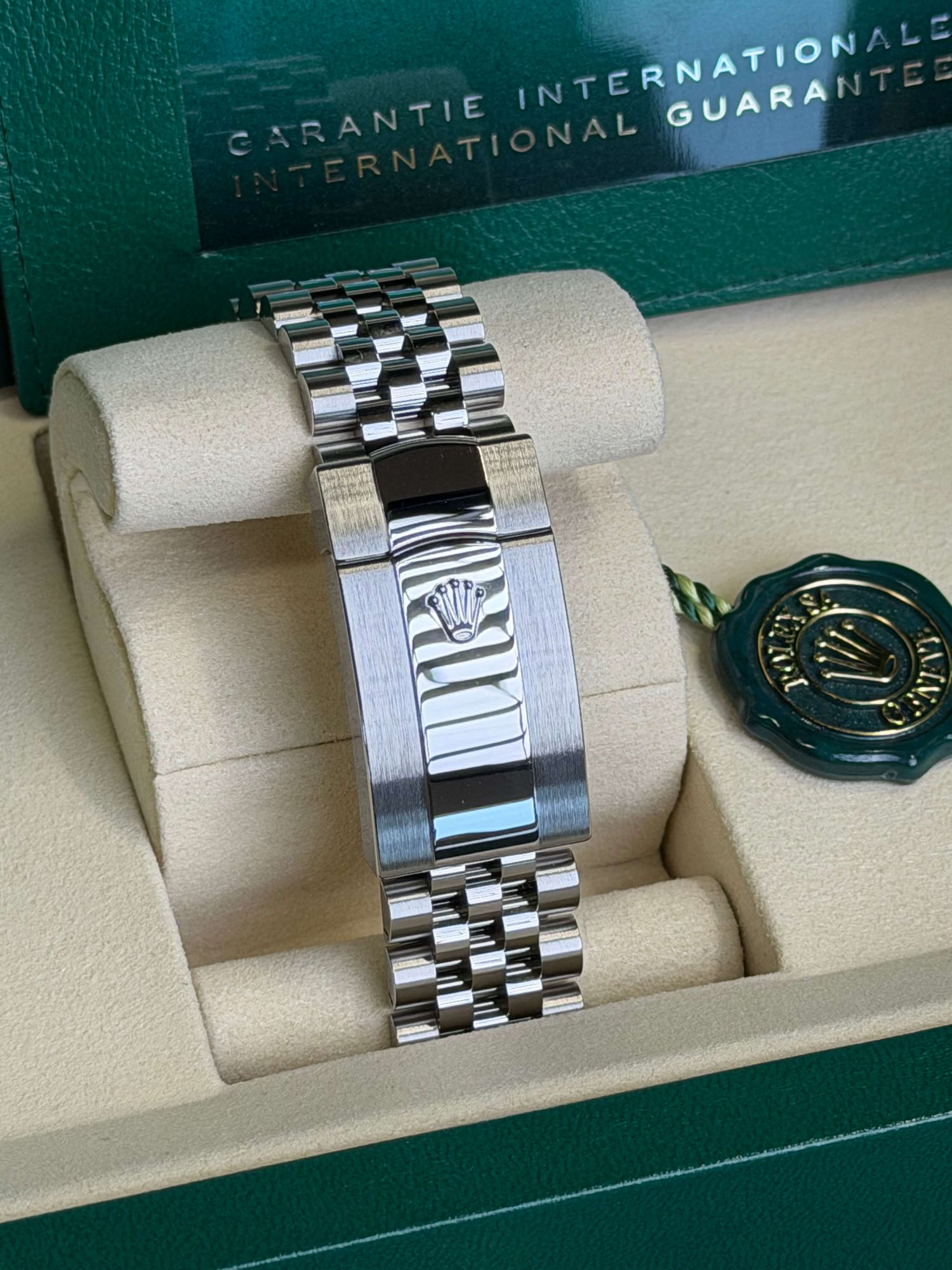 Watchrr - Authentic luxury watch