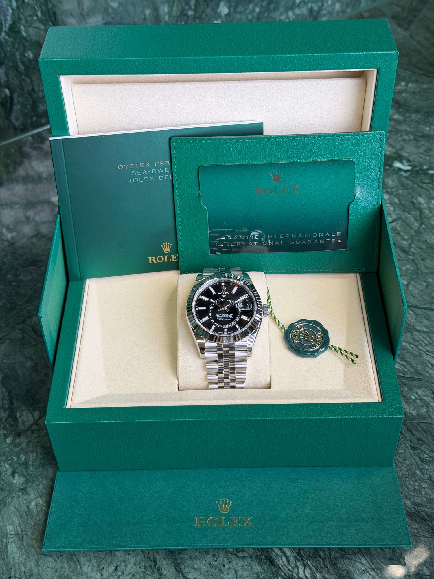 Watchrr - Authentic luxury watch