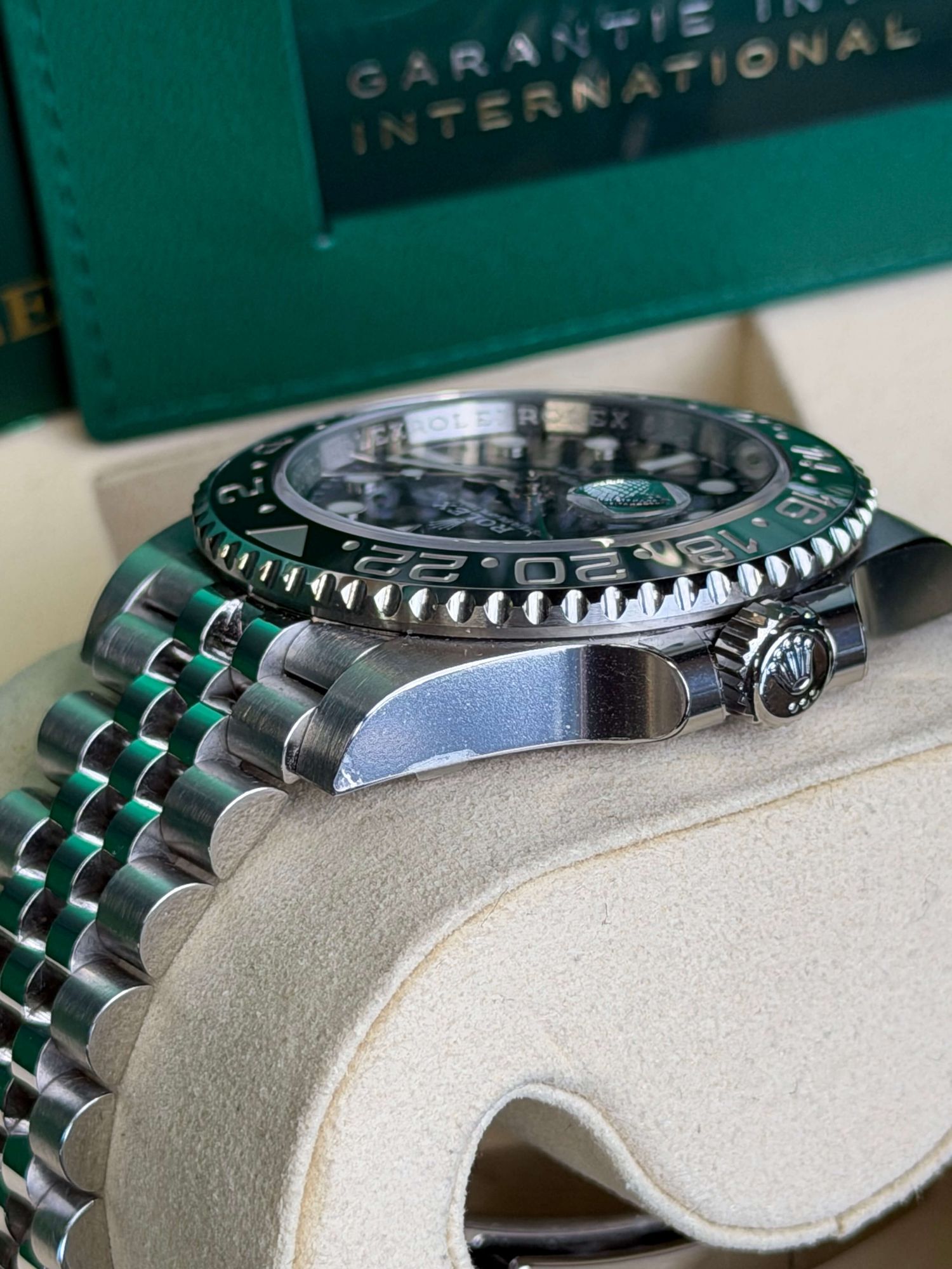 Watchrr - Authentic luxury watch