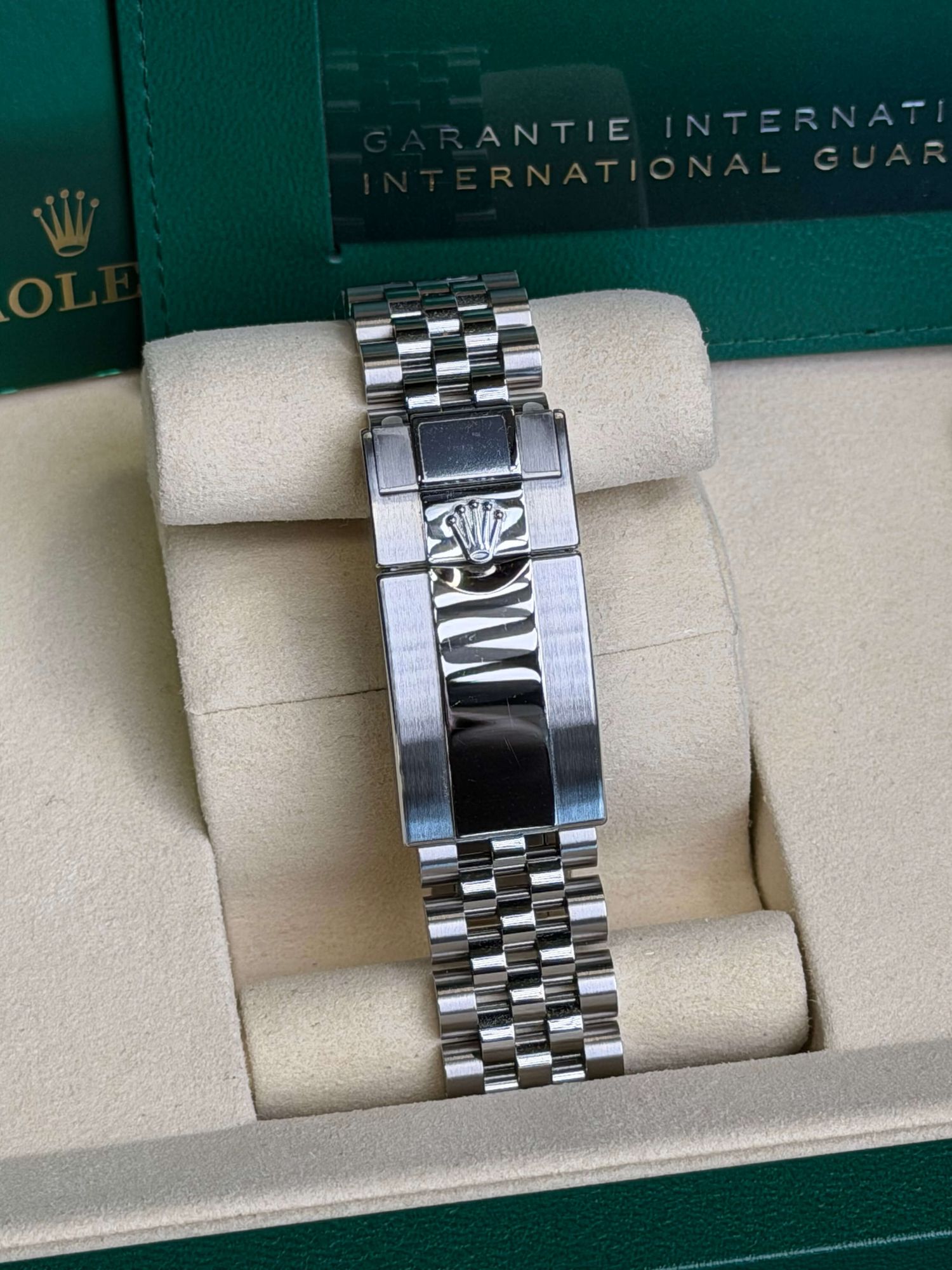 Watchrr - Authentic luxury watch