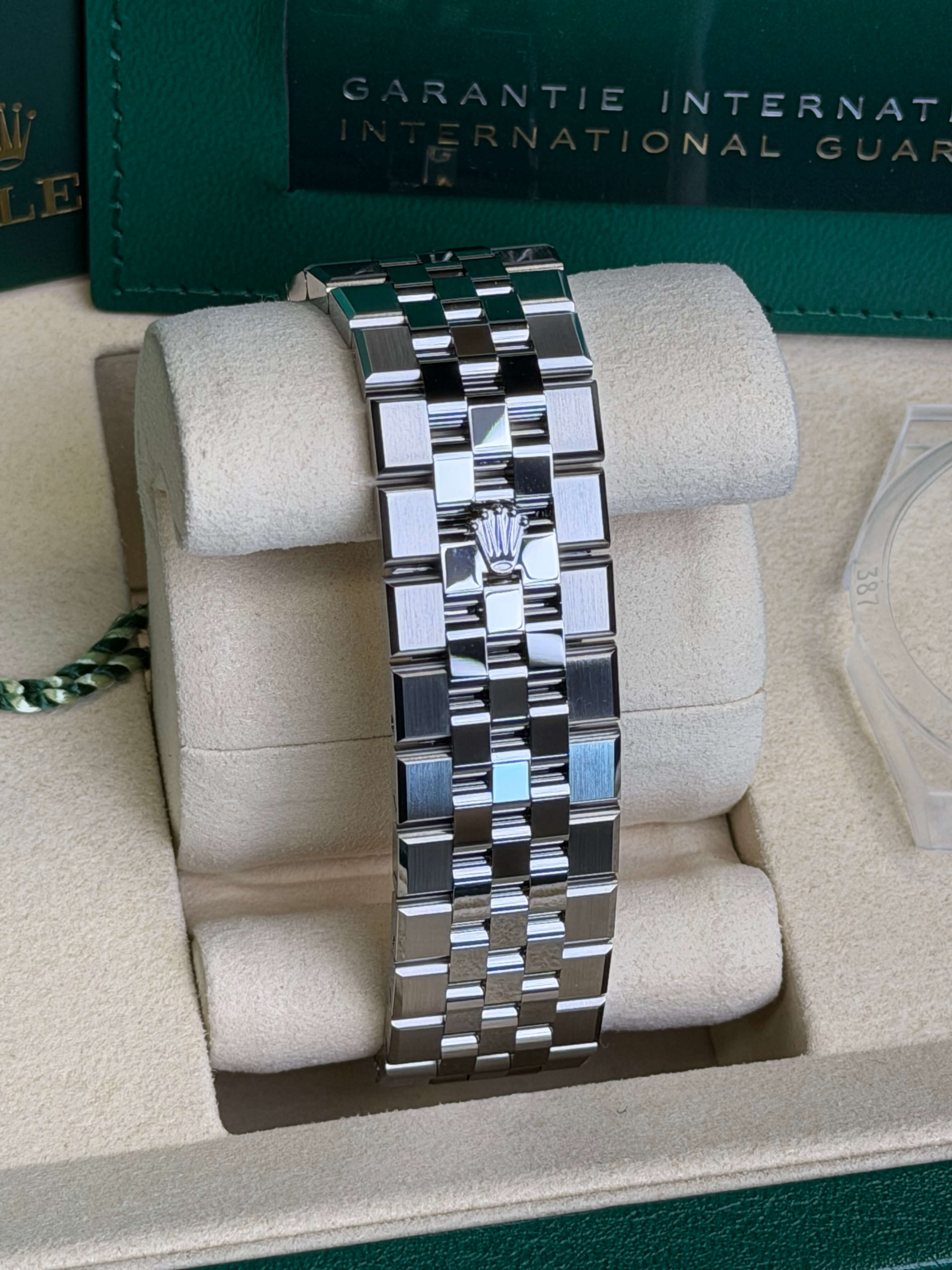 Watchrr - Authentic luxury watch