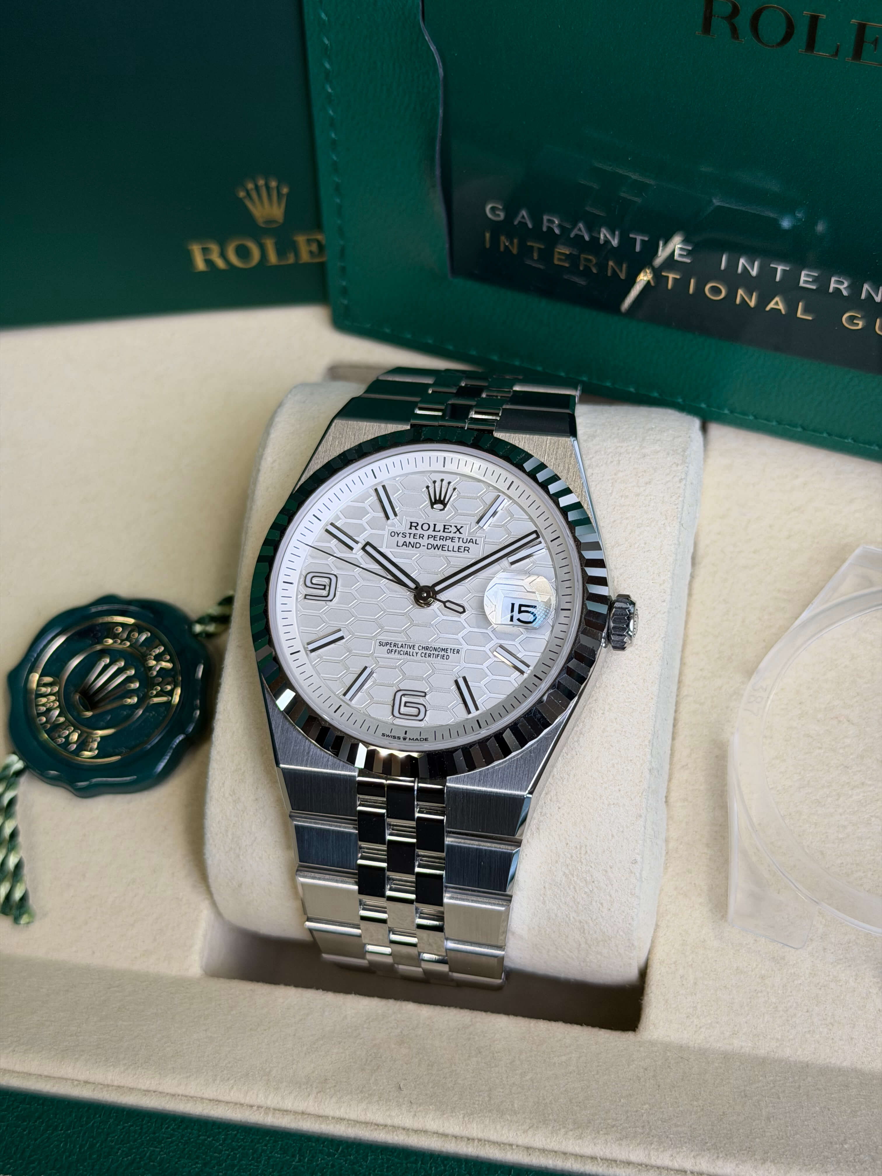 Watchrr - Authentic luxury watch