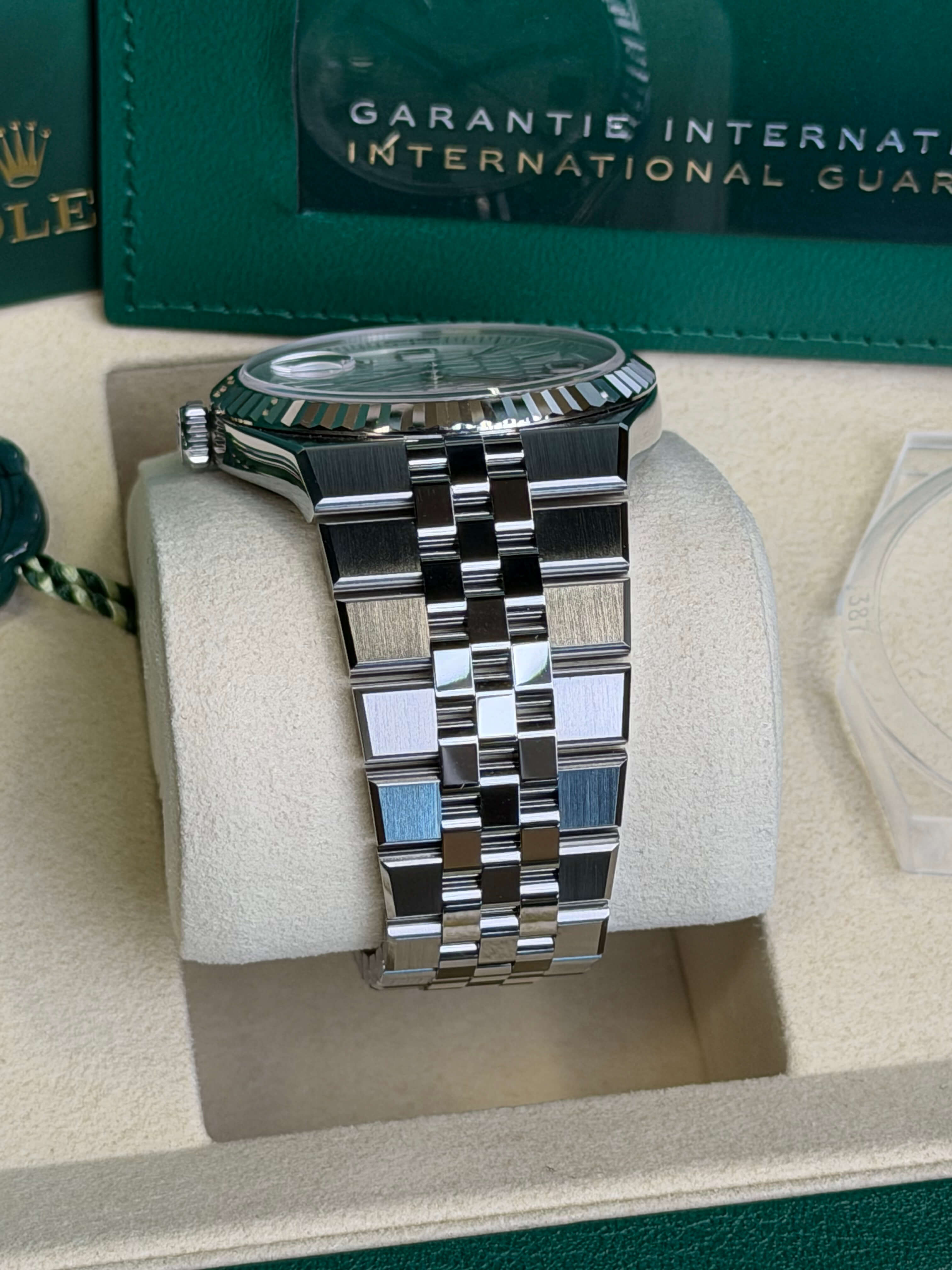 Watchrr - Authentic luxury watch