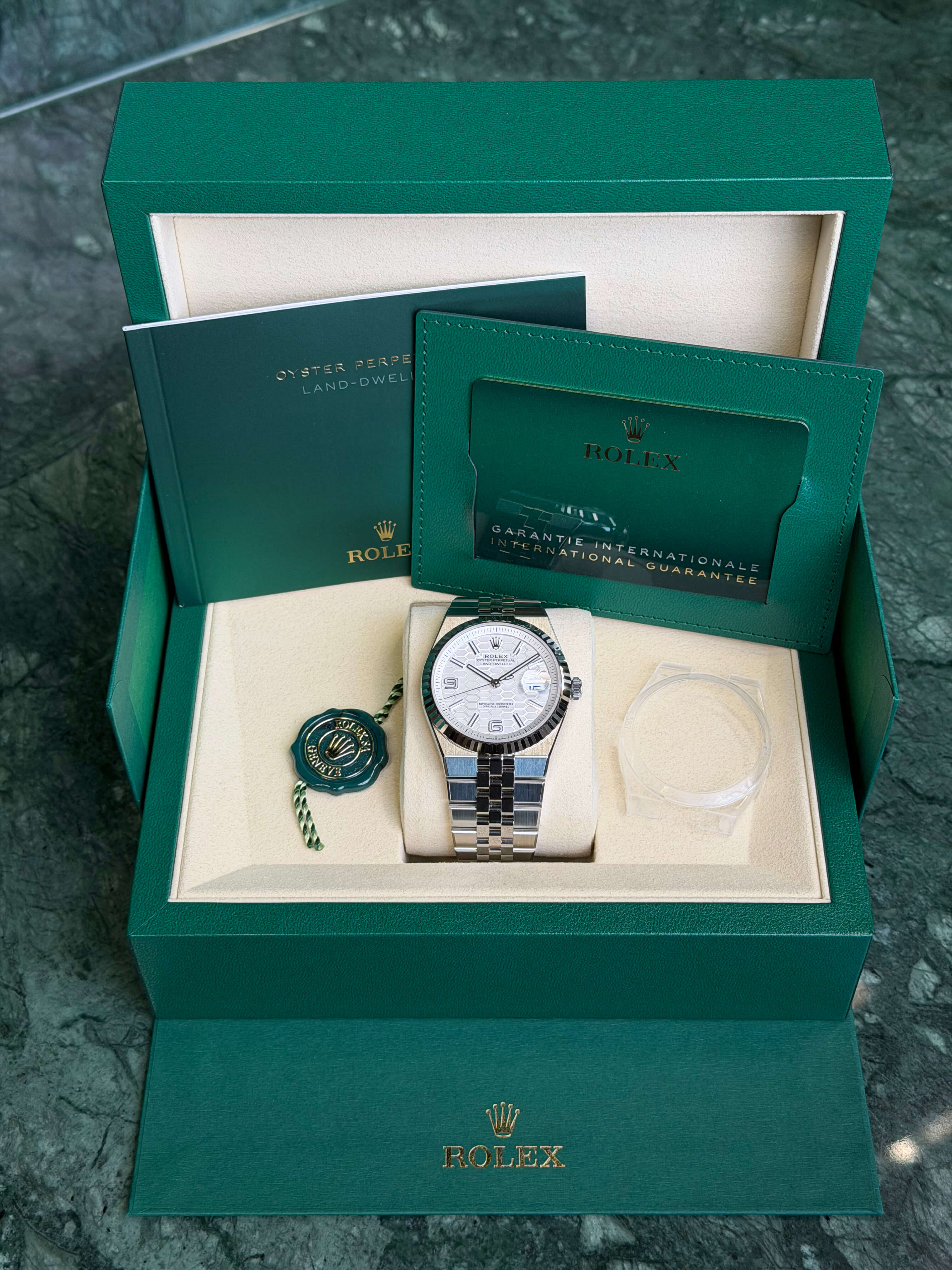 Watchrr - Authentic luxury watch