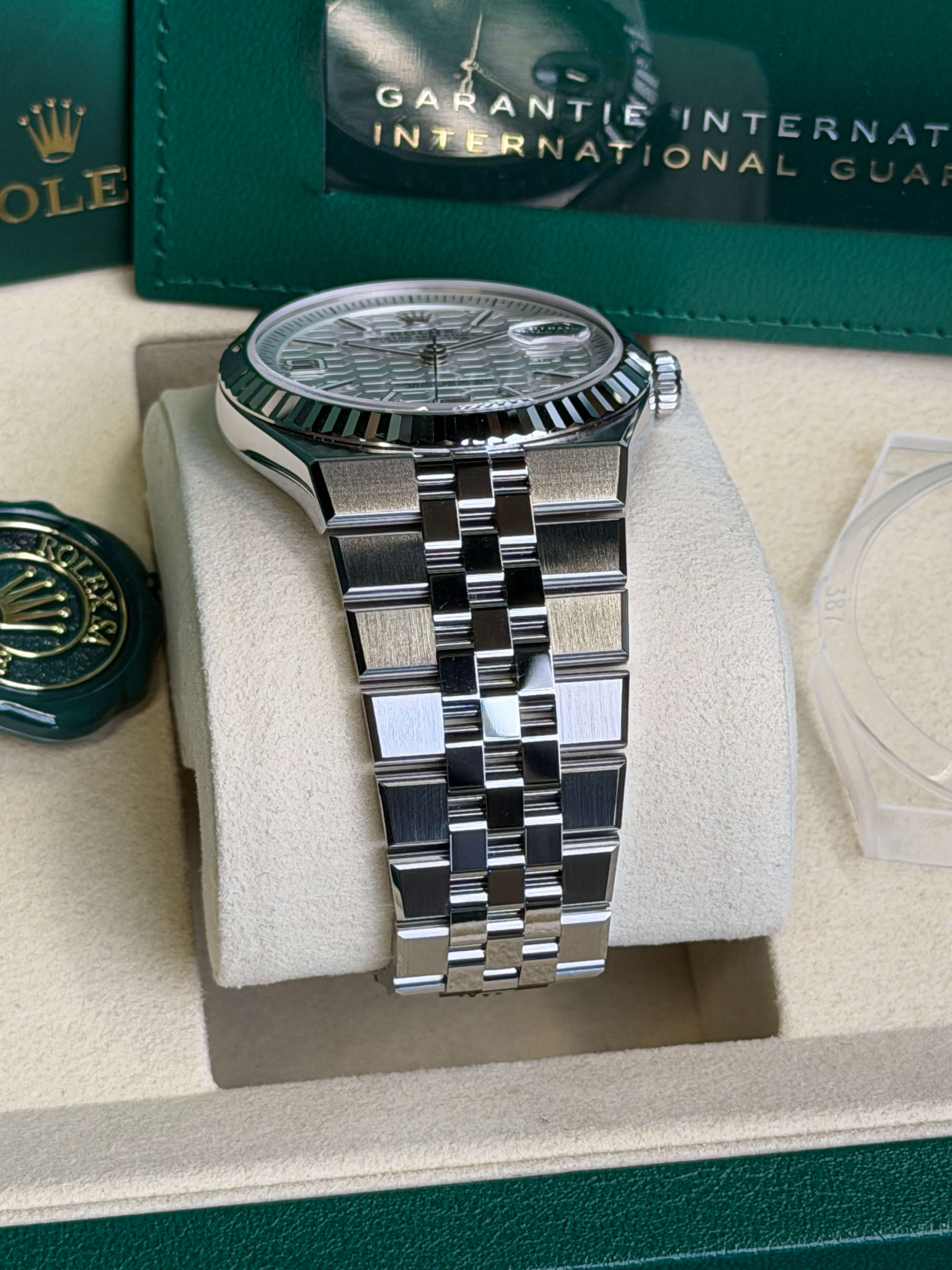 Watchrr - Authentic luxury watch