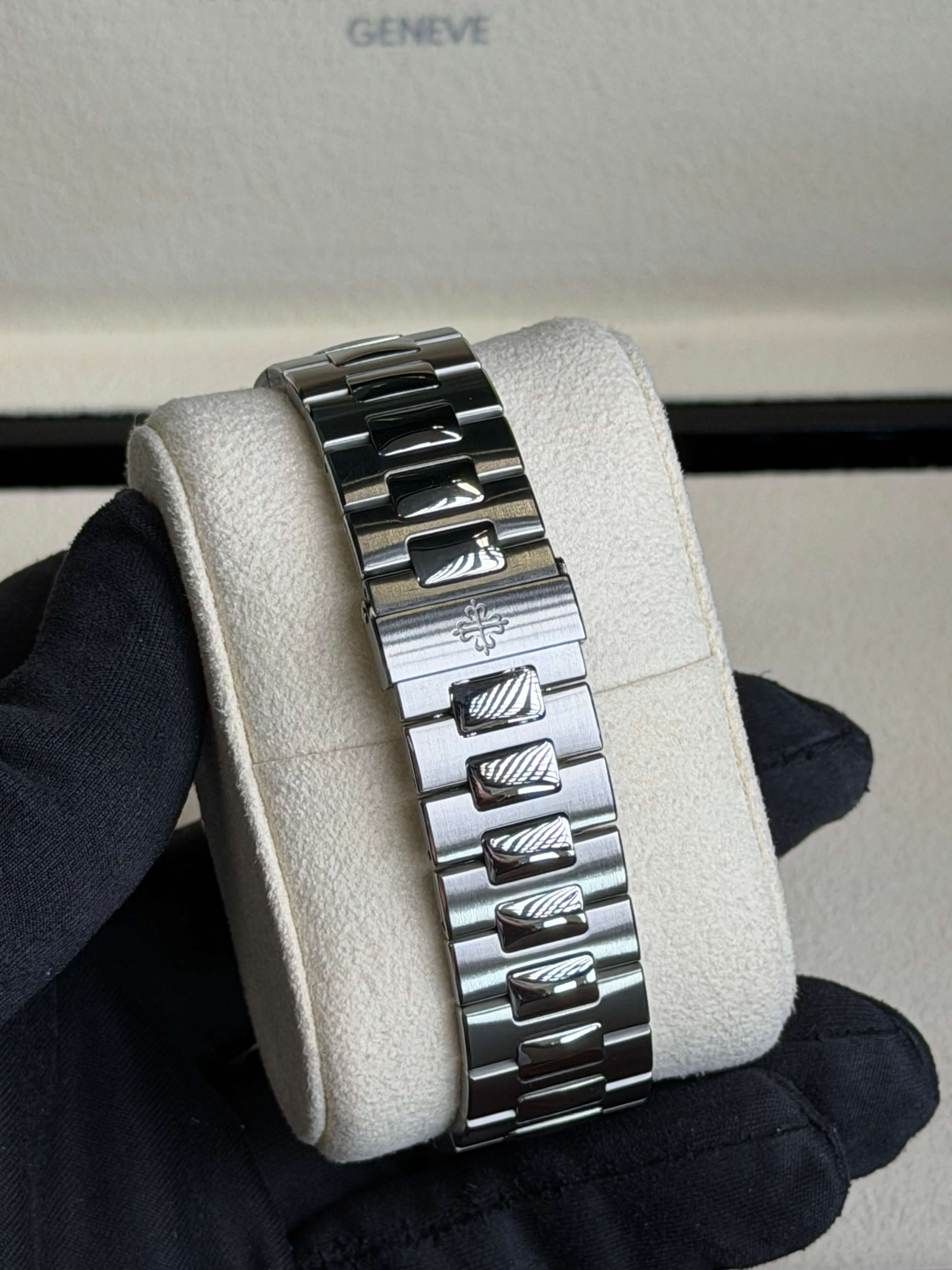 Watchrr - Authentic luxury watch