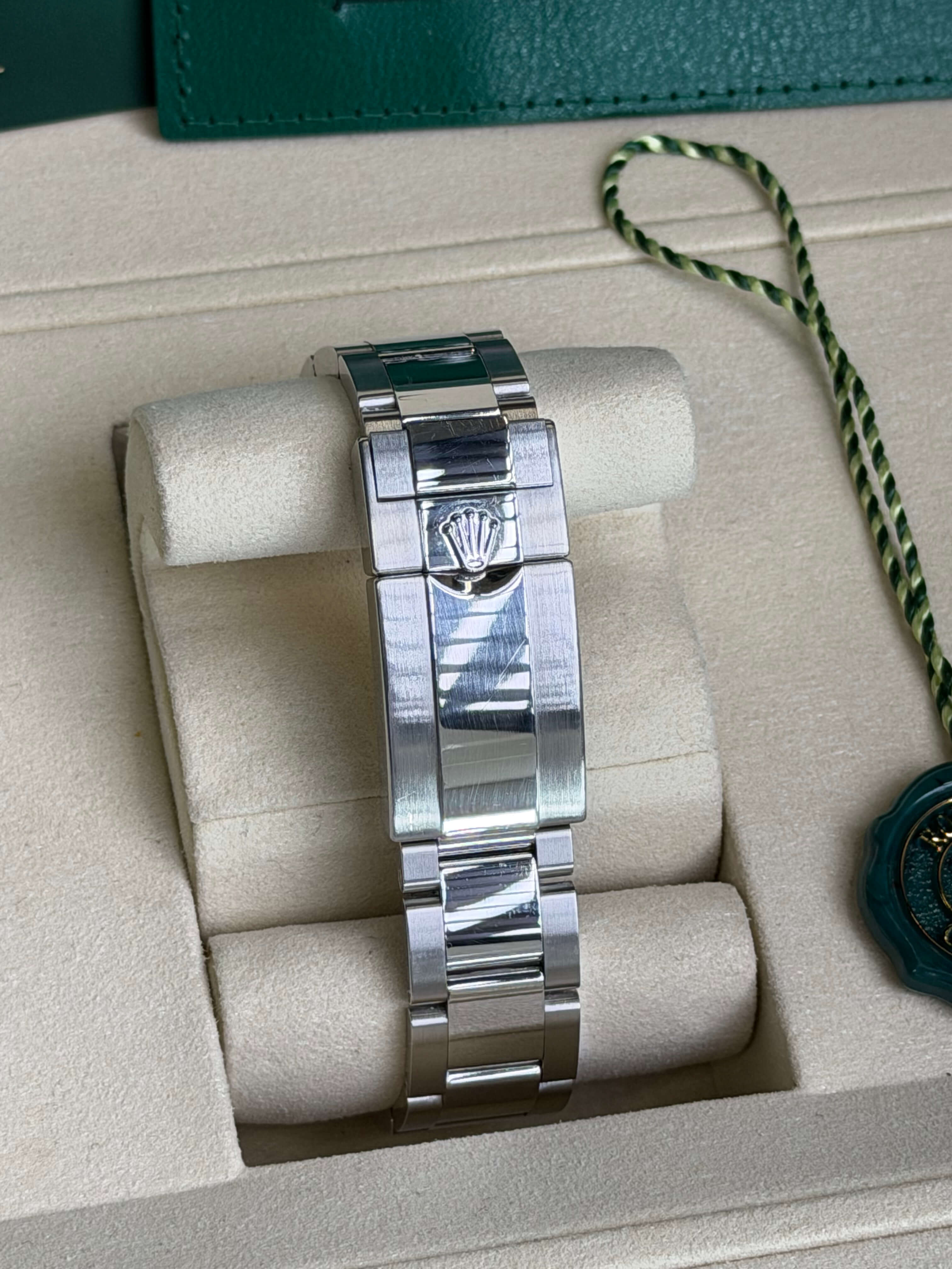 Watchrr - Authentic luxury watch