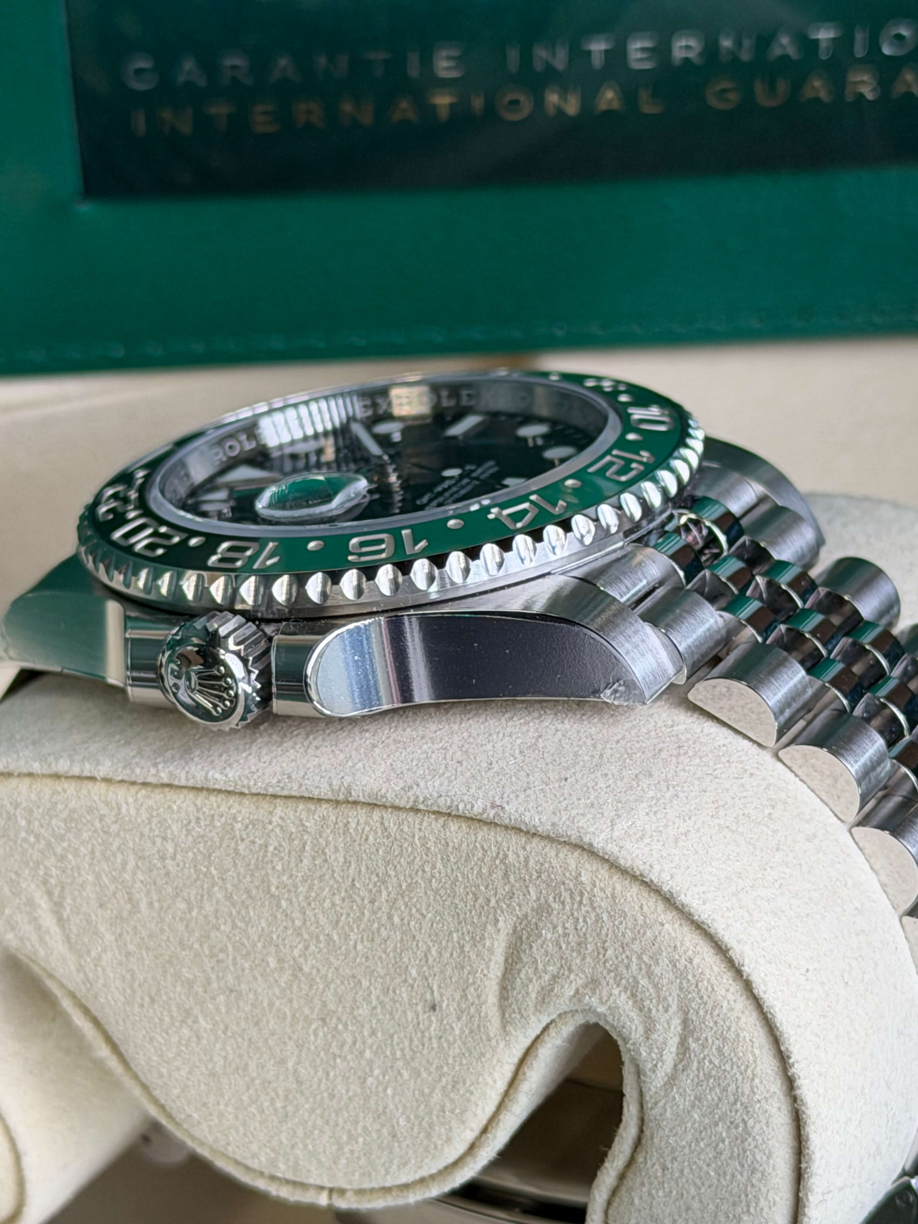 Watchrr - Authentic luxury watch