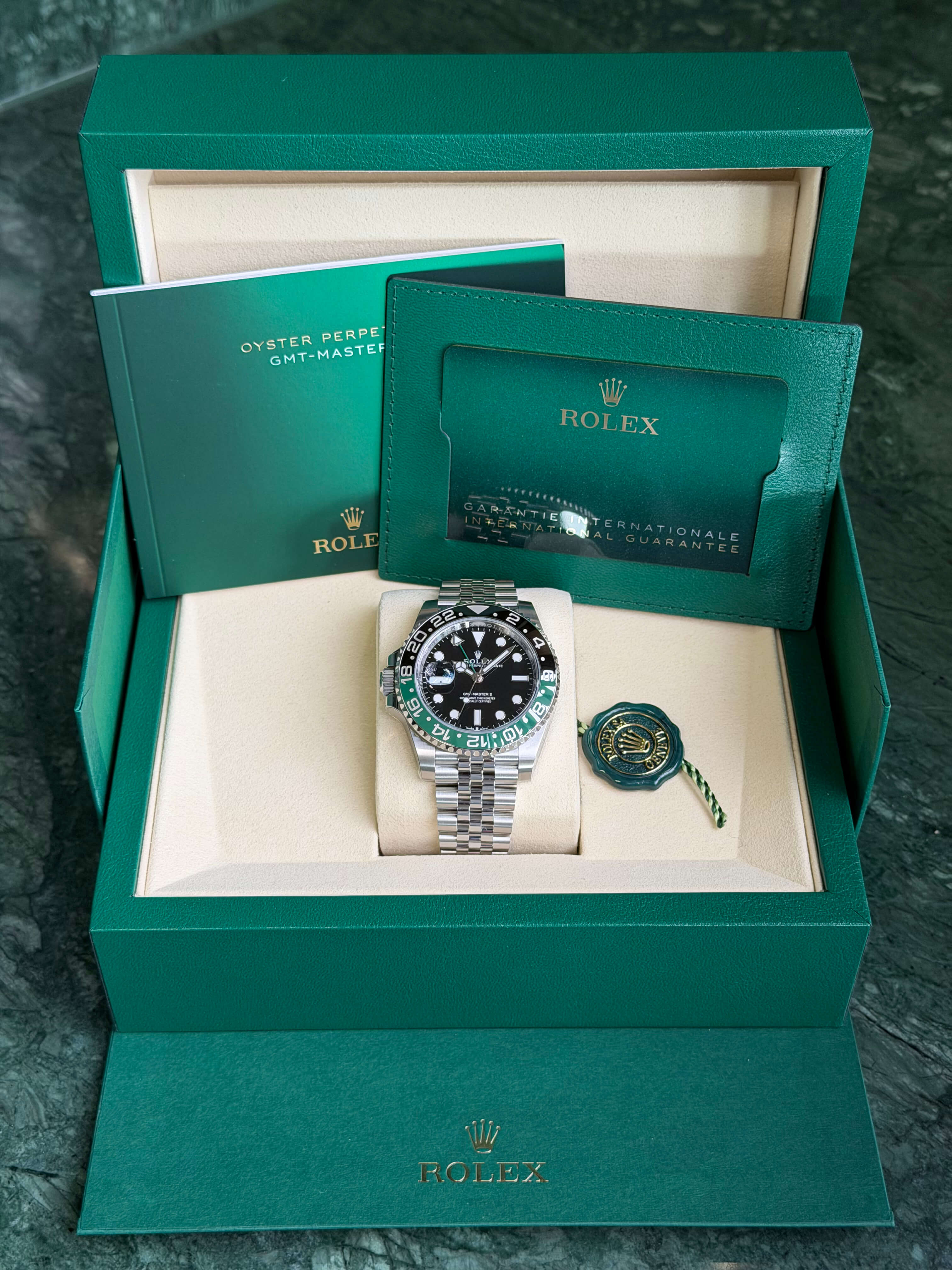 Watchrr - Authentic luxury watch