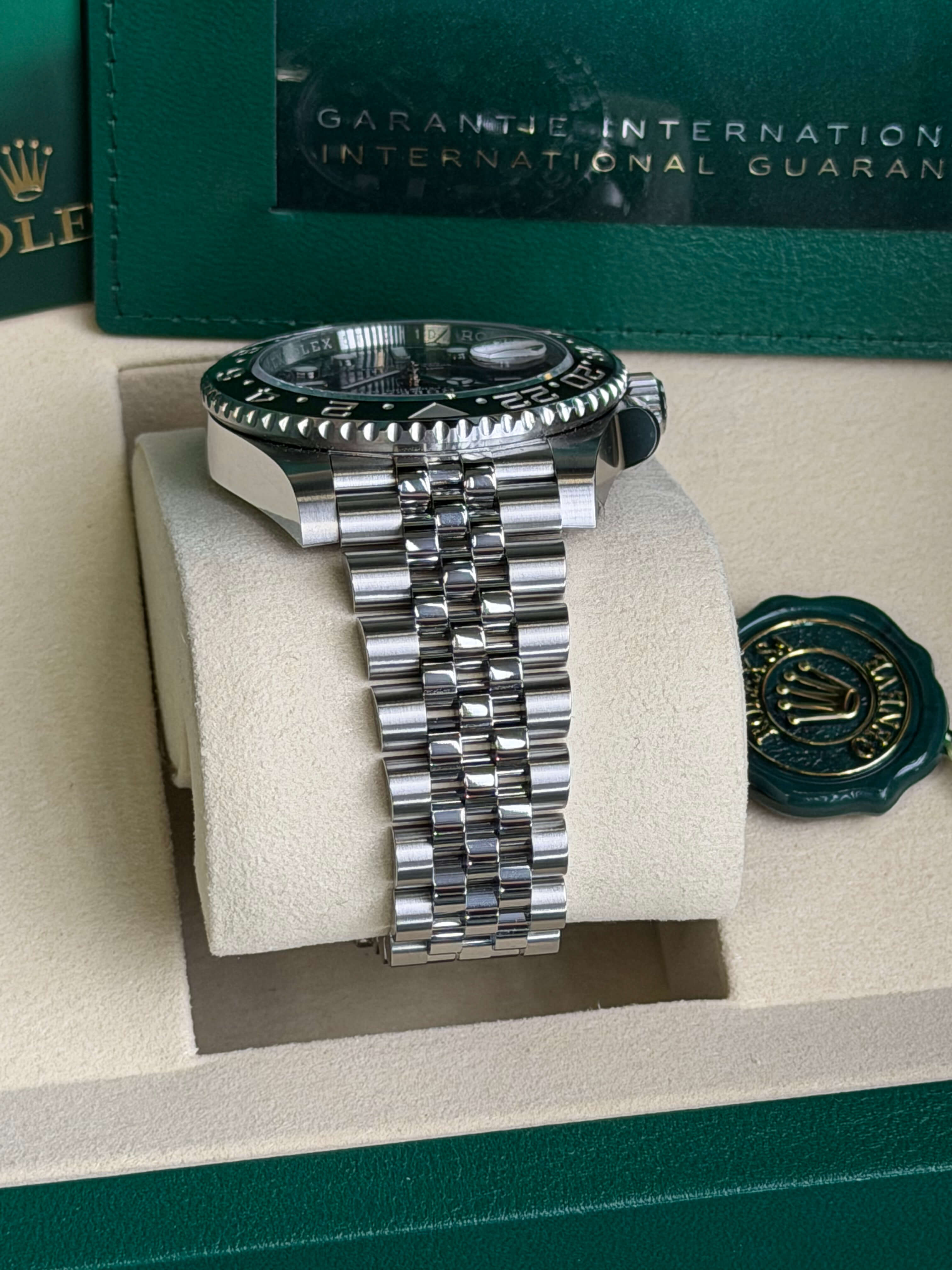 Watchrr - Authentic luxury watch