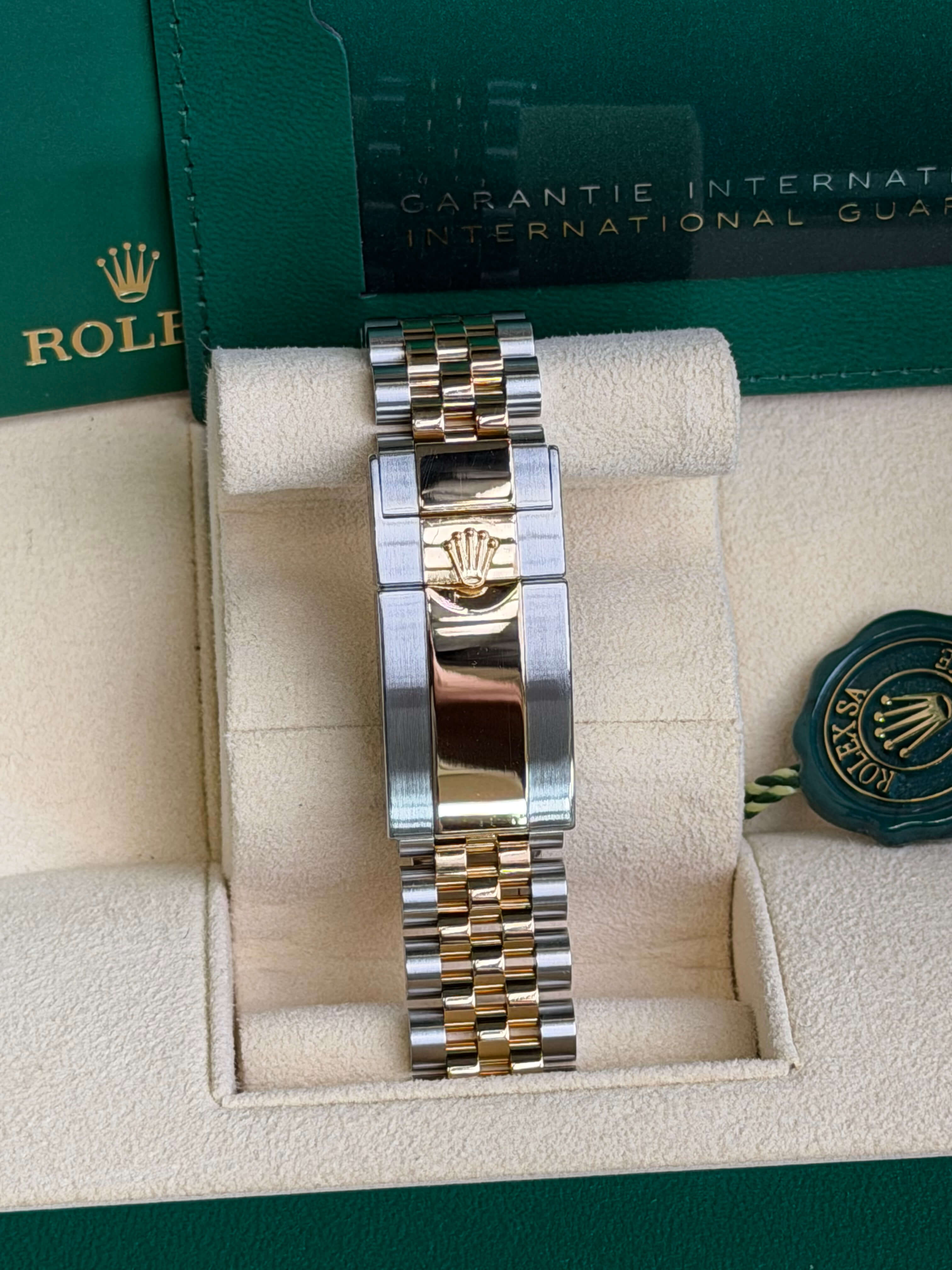 Watchrr - Authentic luxury watch