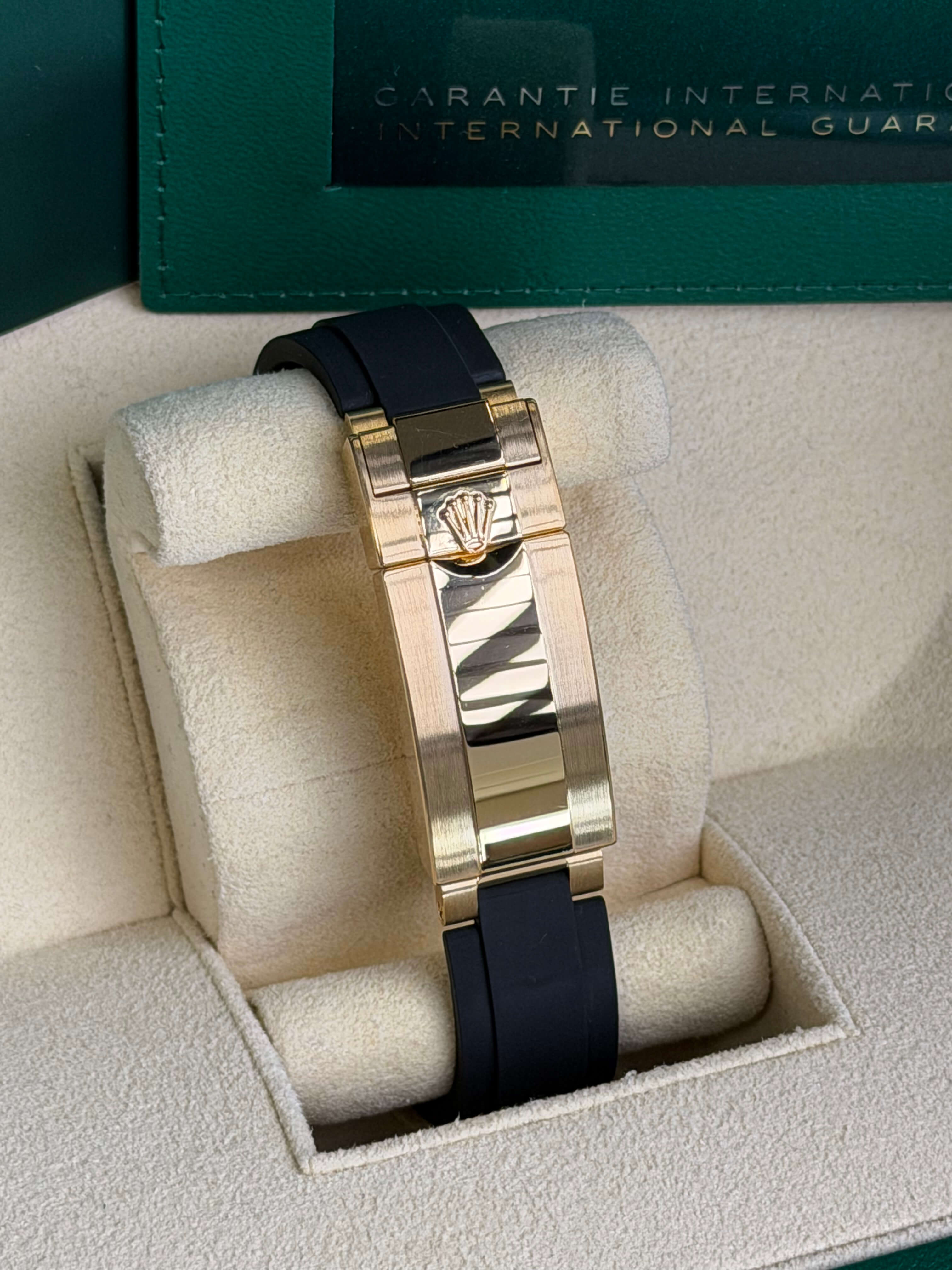 Watchrr - Authentic luxury watch