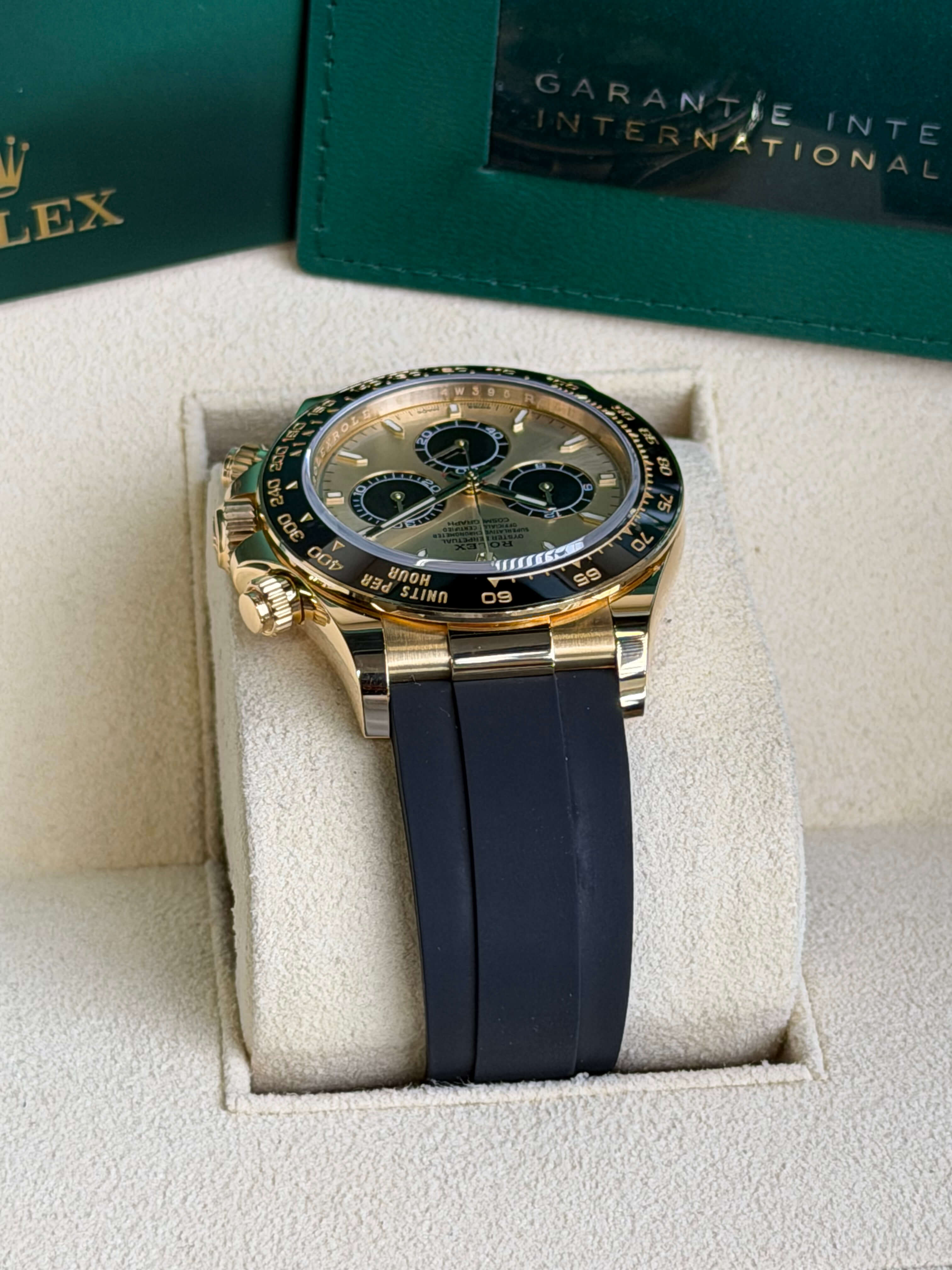 Watchrr - Authentic luxury watch