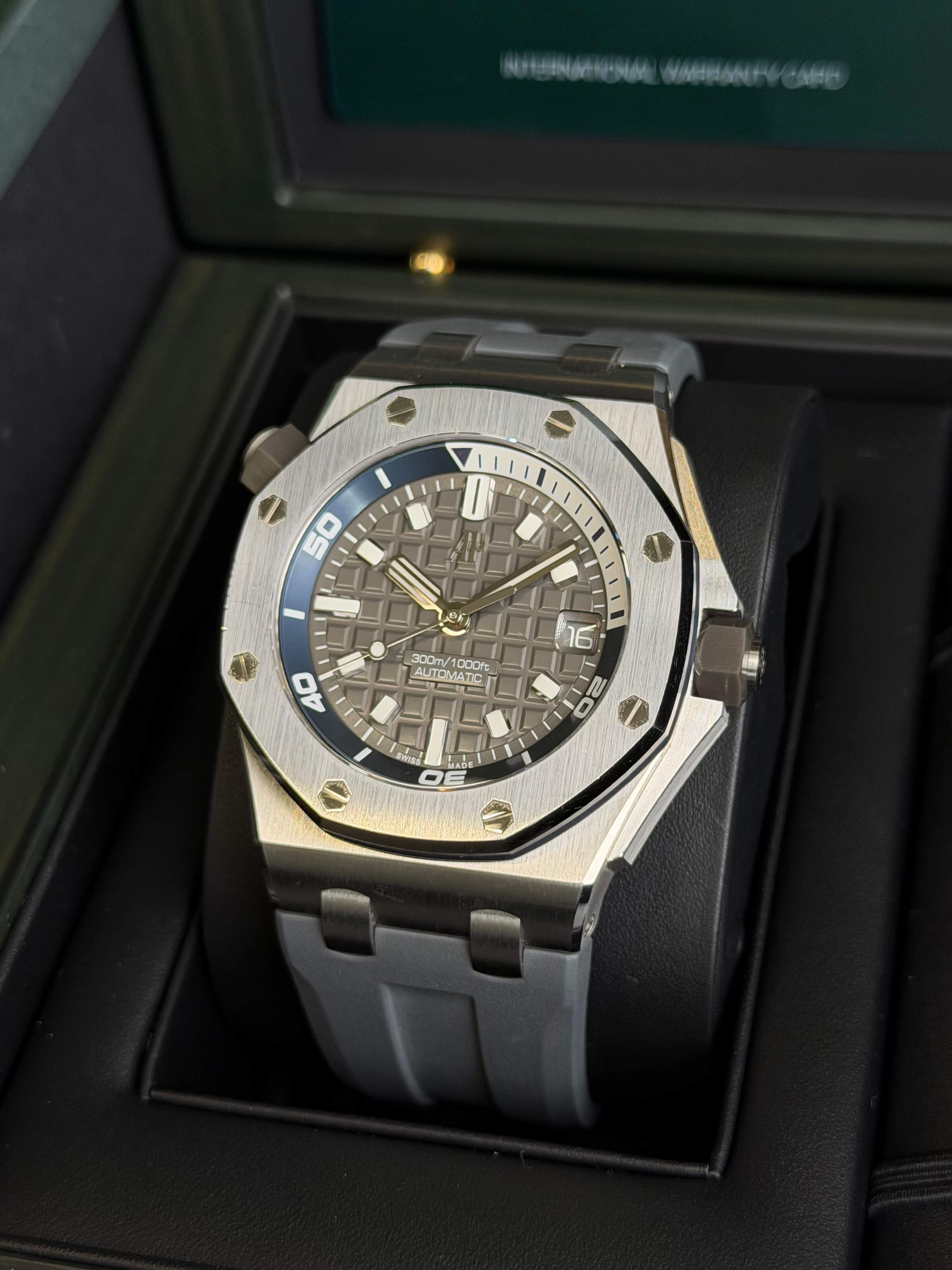 Watchrr - Authentic luxury watch