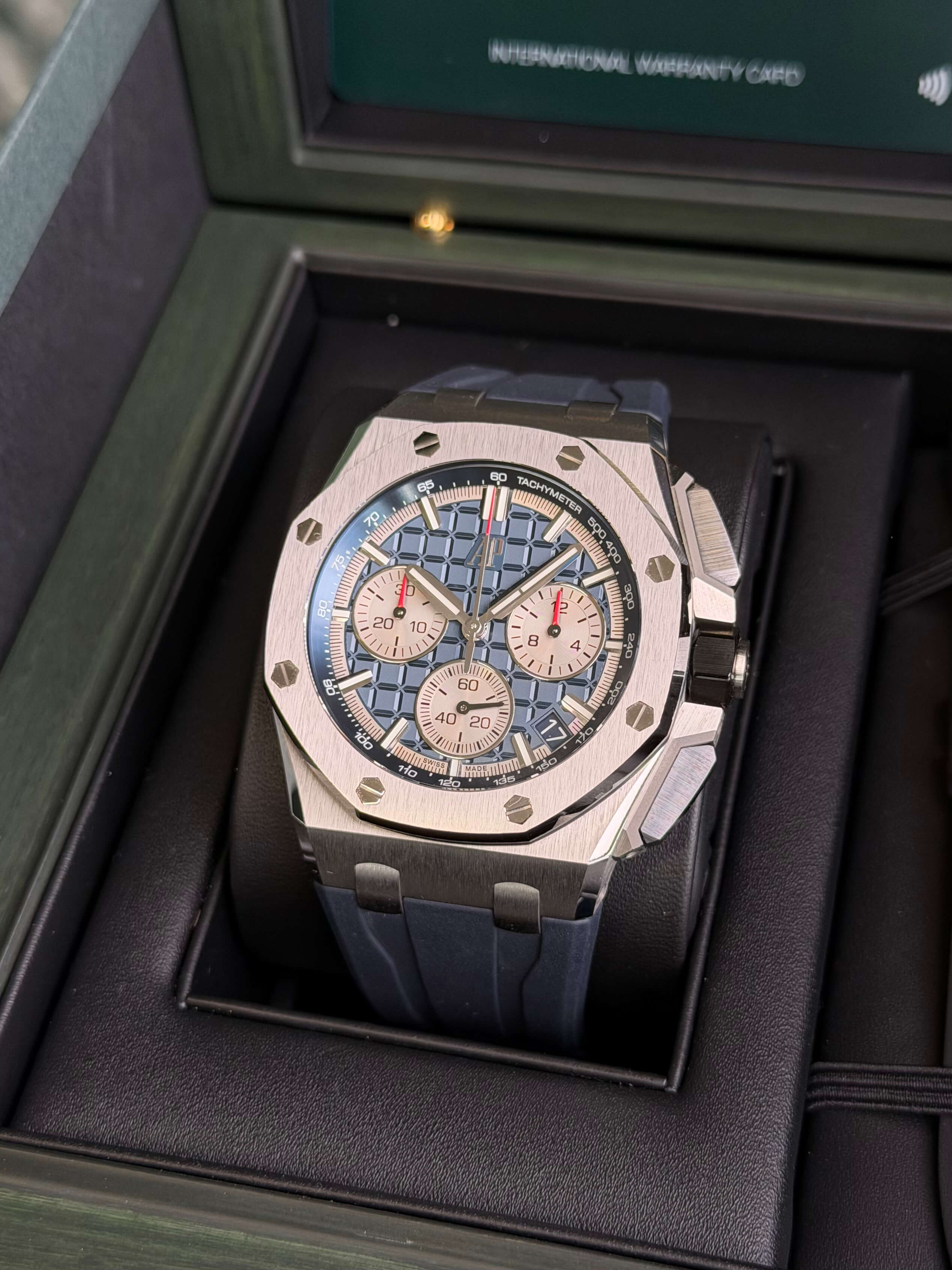 Watchrr - Authentic luxury watch