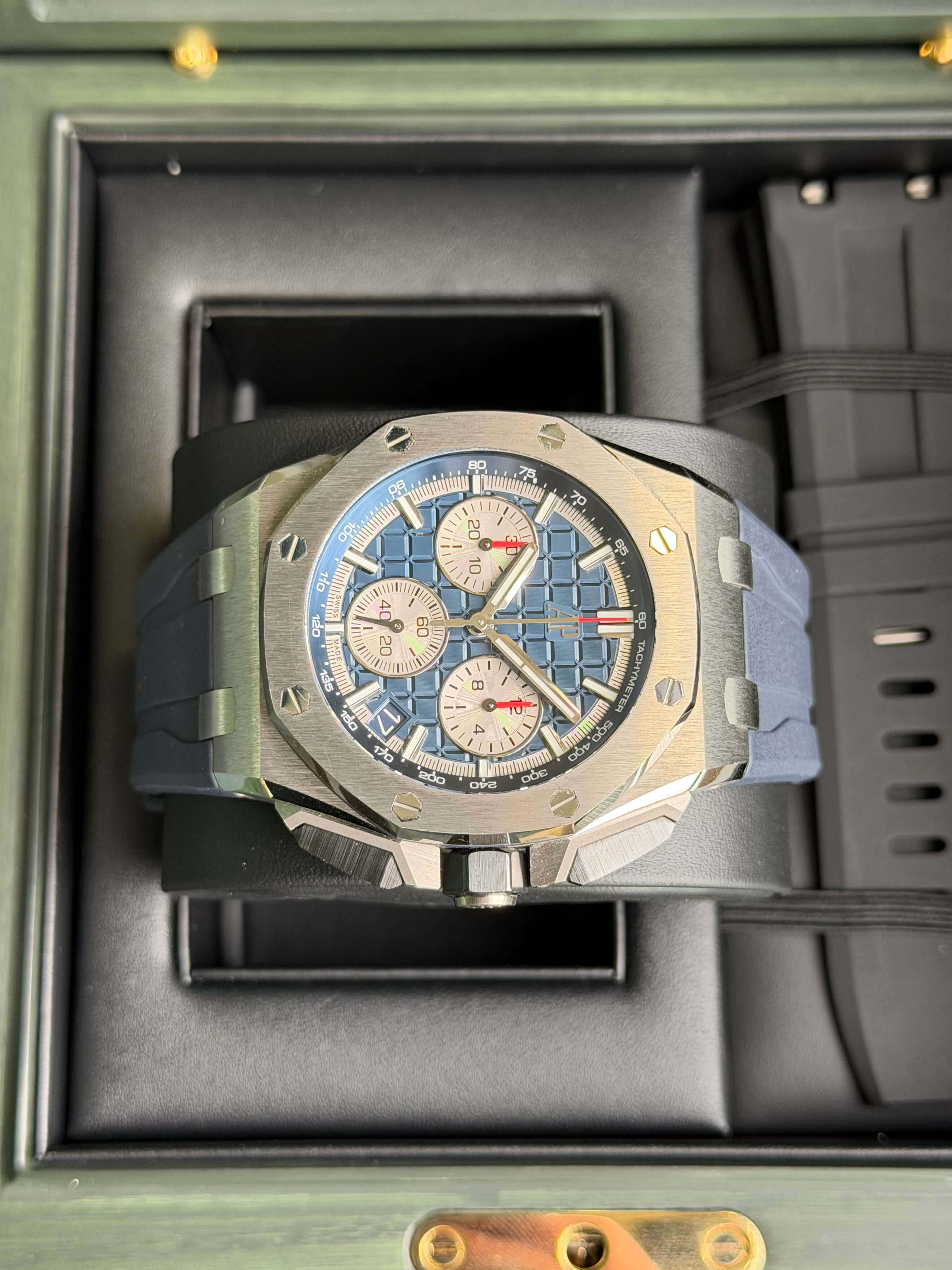 Watchrr - Authentic luxury watch