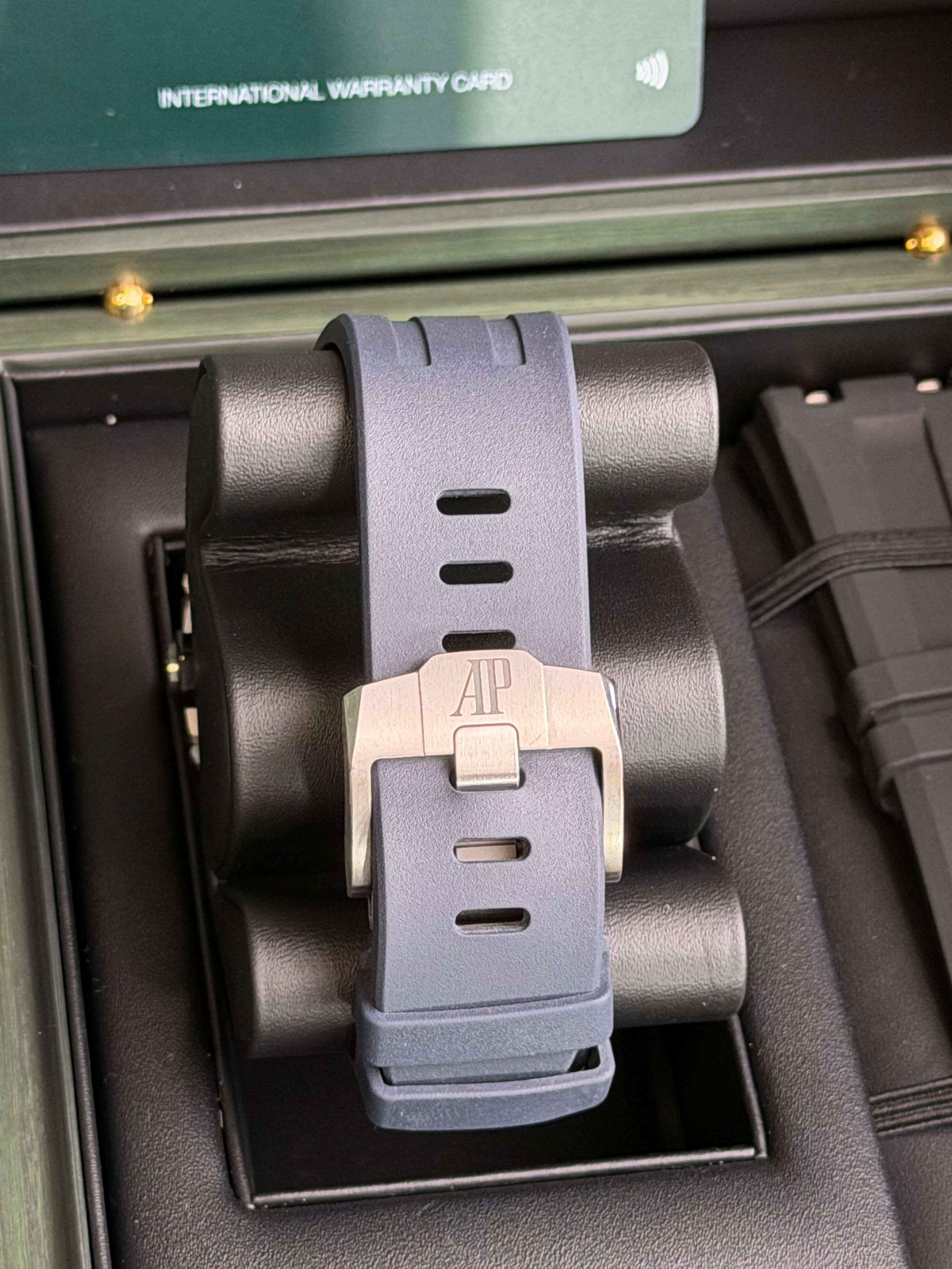 Watchrr - Authentic luxury watch